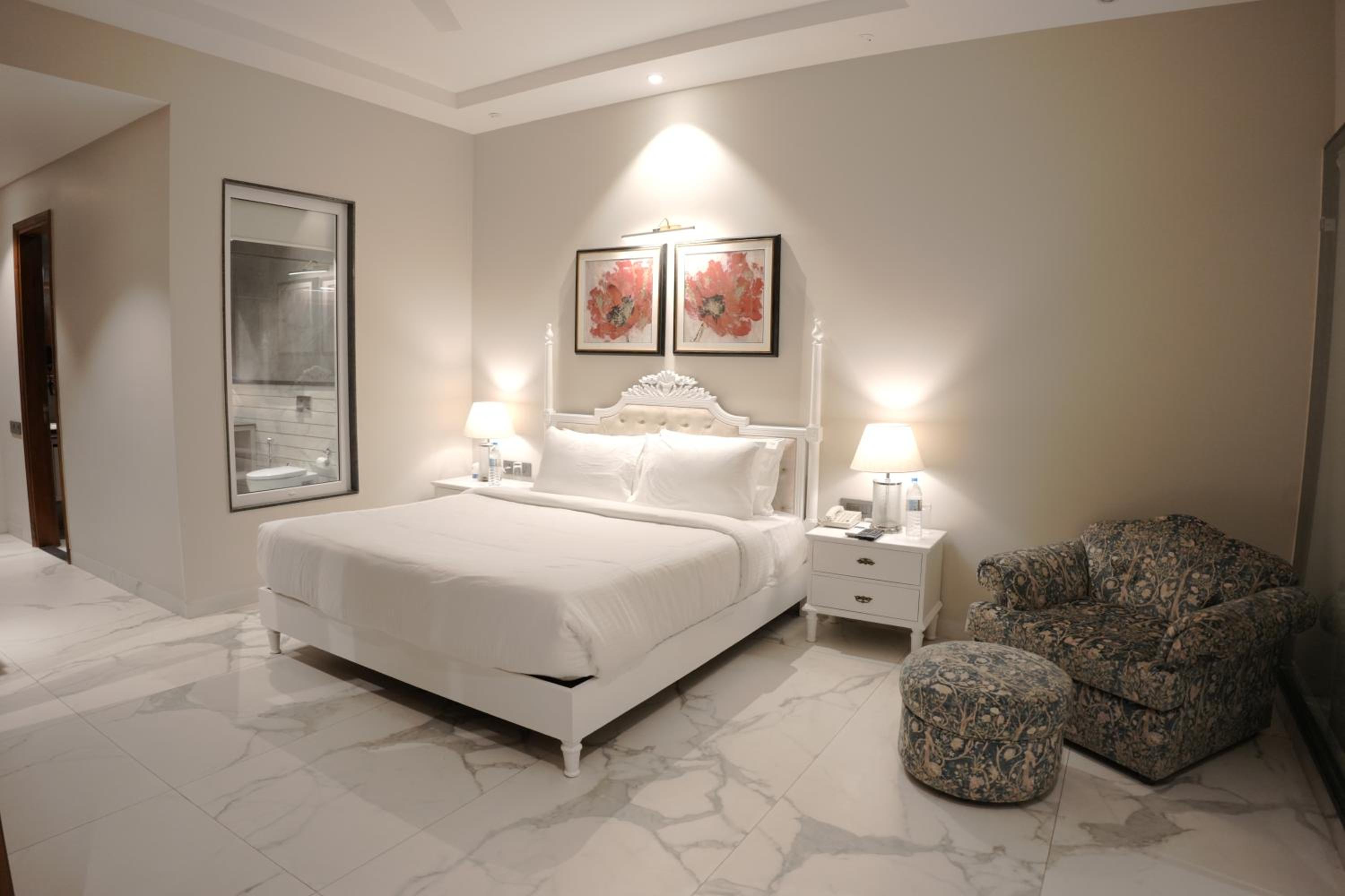 Deluxe King Room photo 3