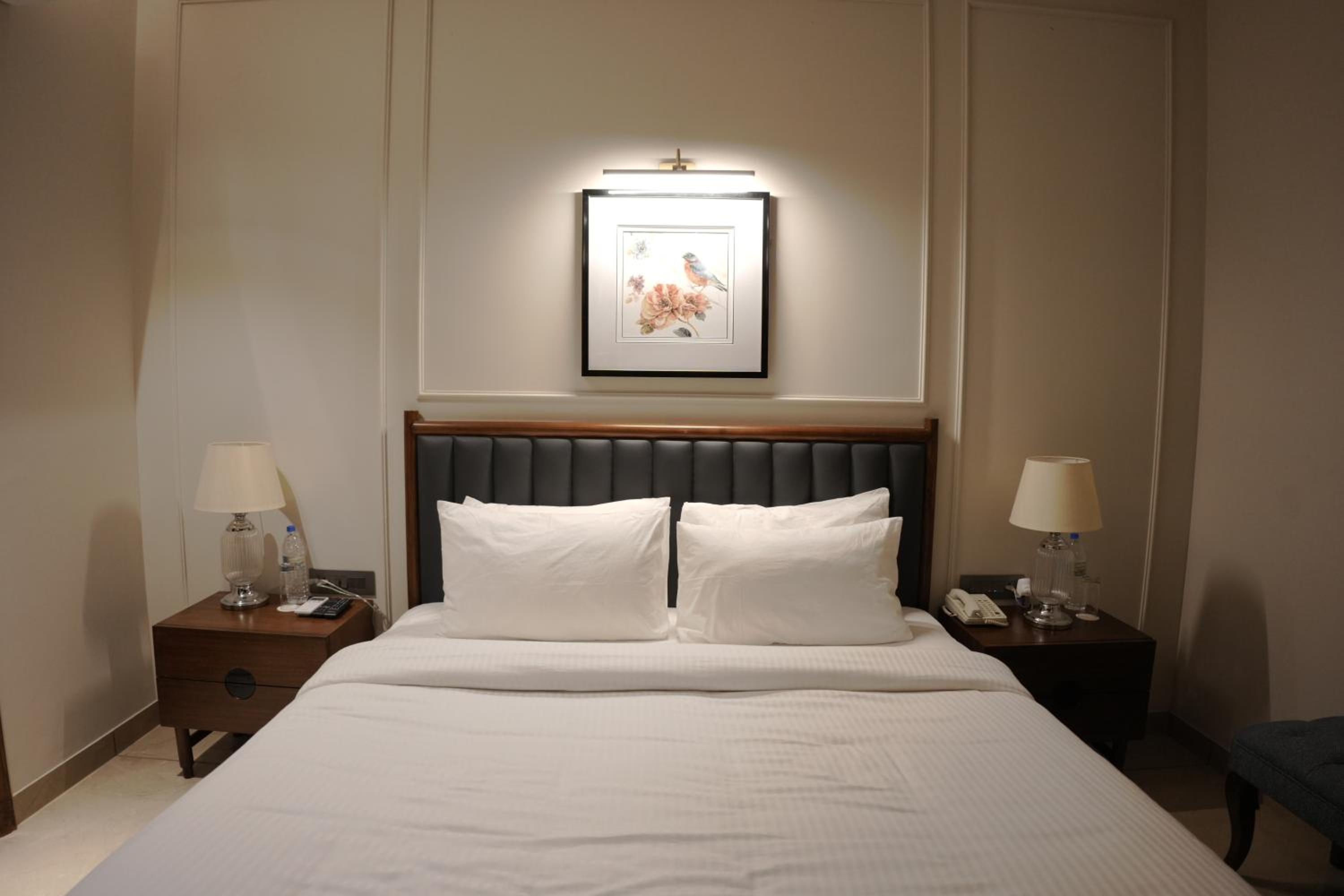 Deluxe King Room photo 2