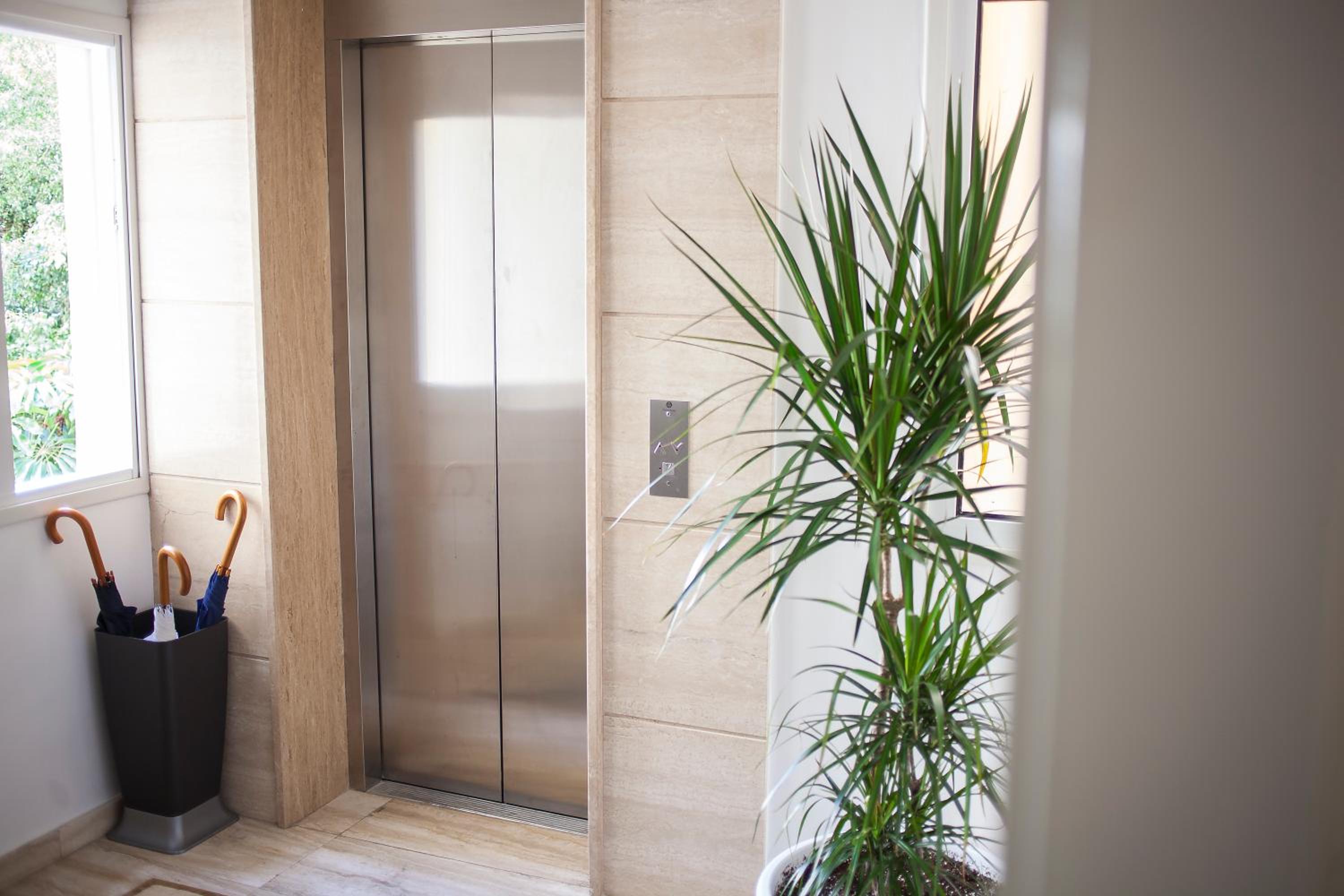 Luxury Studio with City View - Photo 19