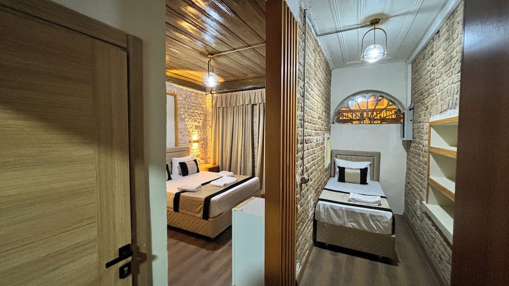 Romantic Triple Room photo 1