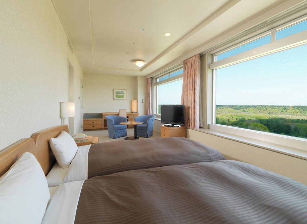 Superior Twin Room, Non Smoking (Please book as an adult if your child needs a bed) - Photo 5