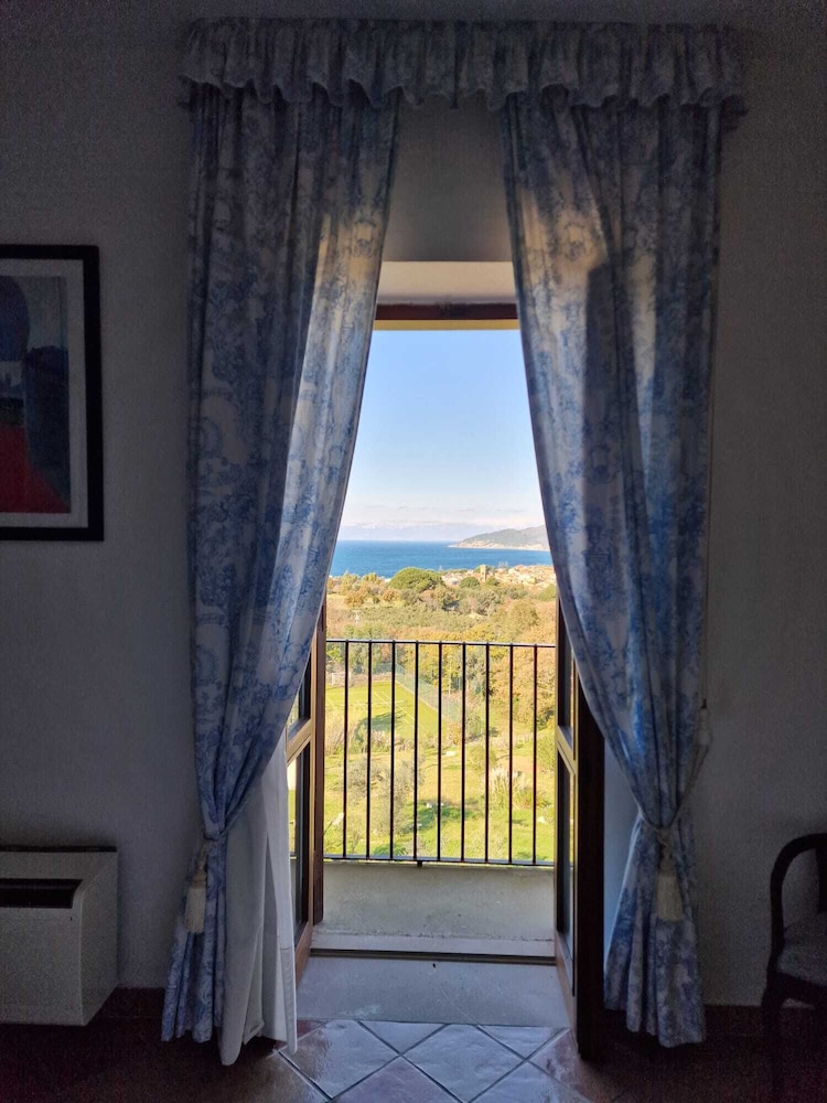 Superior Double or Twin Room, Sea View - Photo 4
