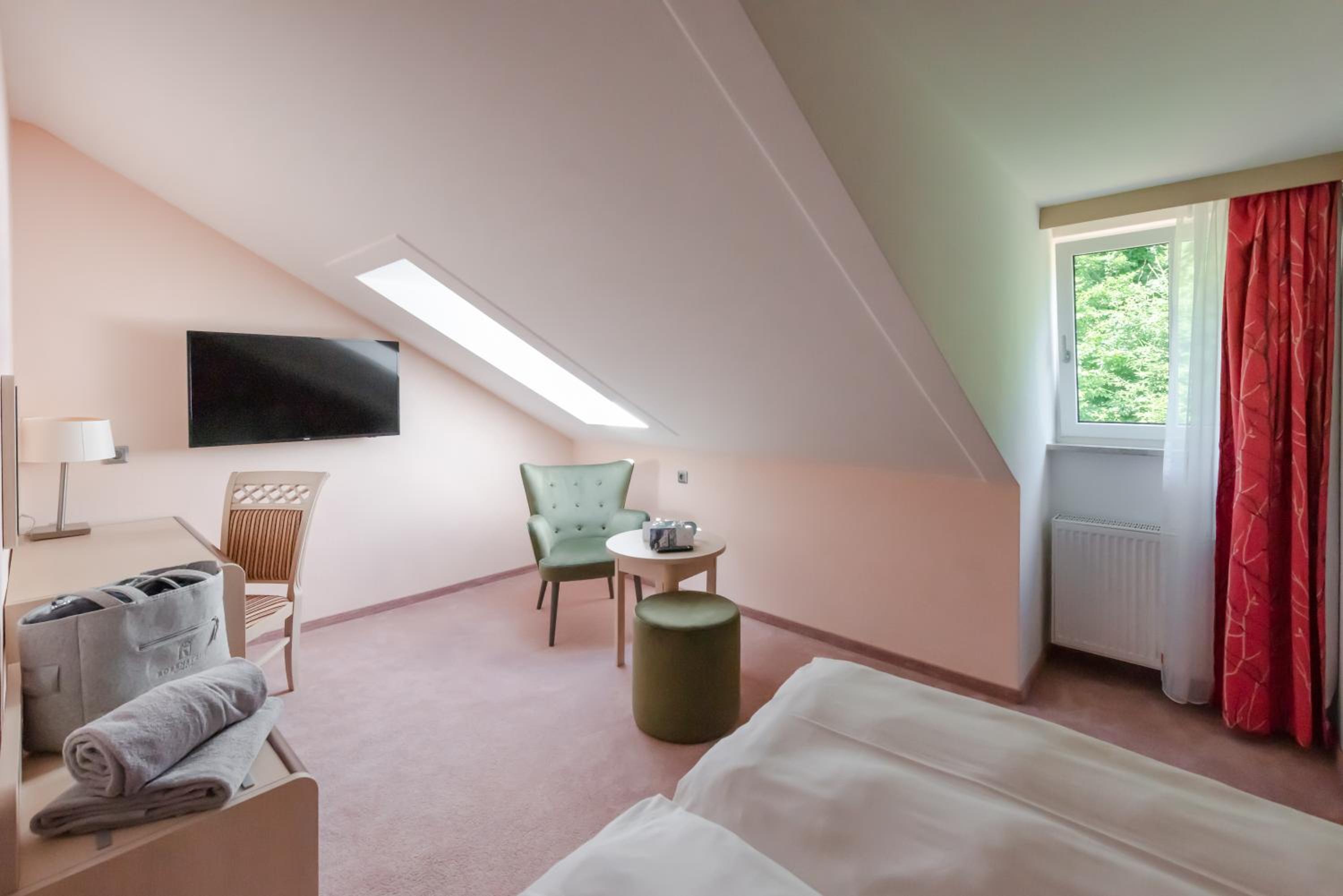 Economy Double Room - Photo 8