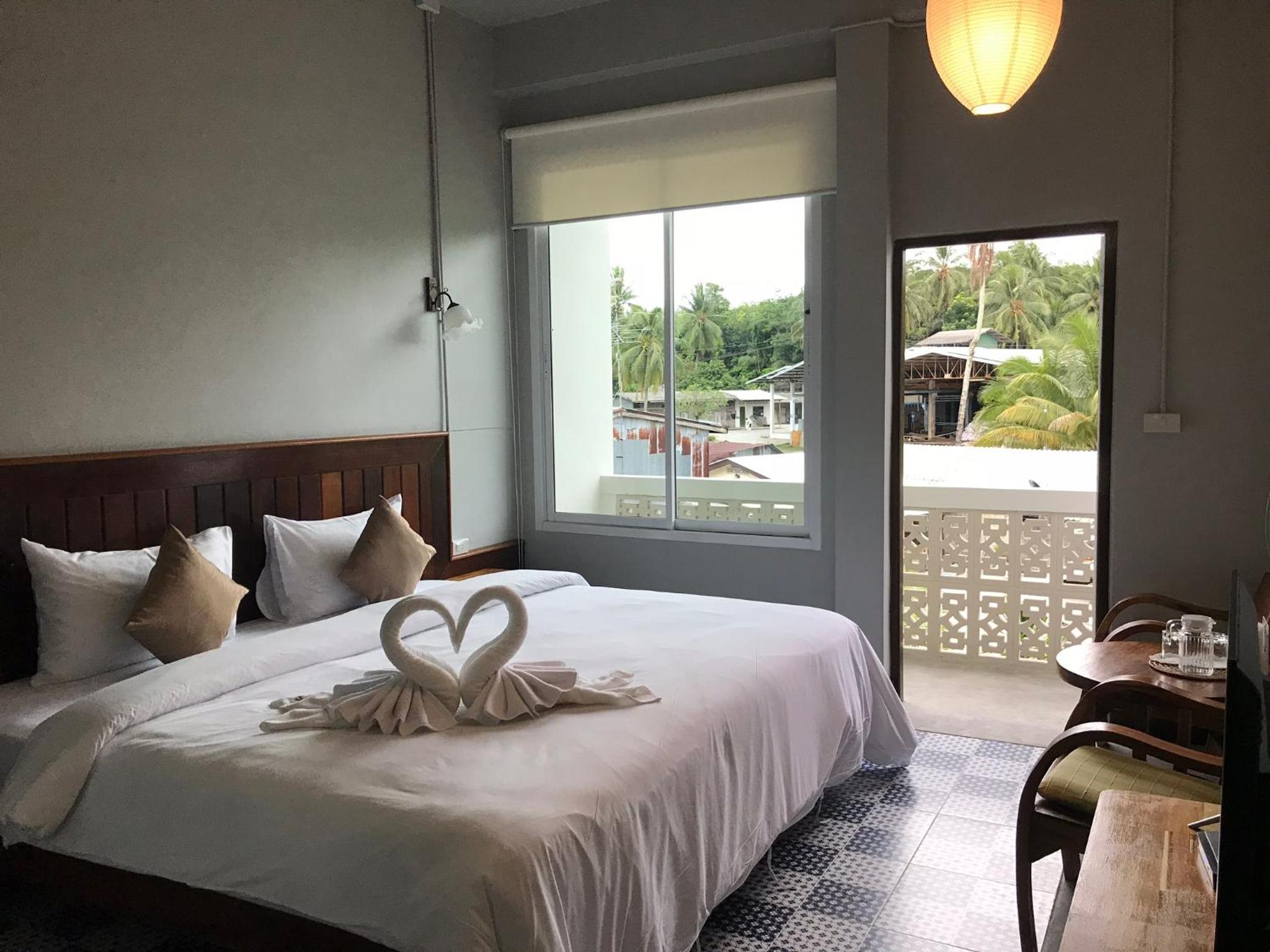 King Room with Balcony - Photo 1