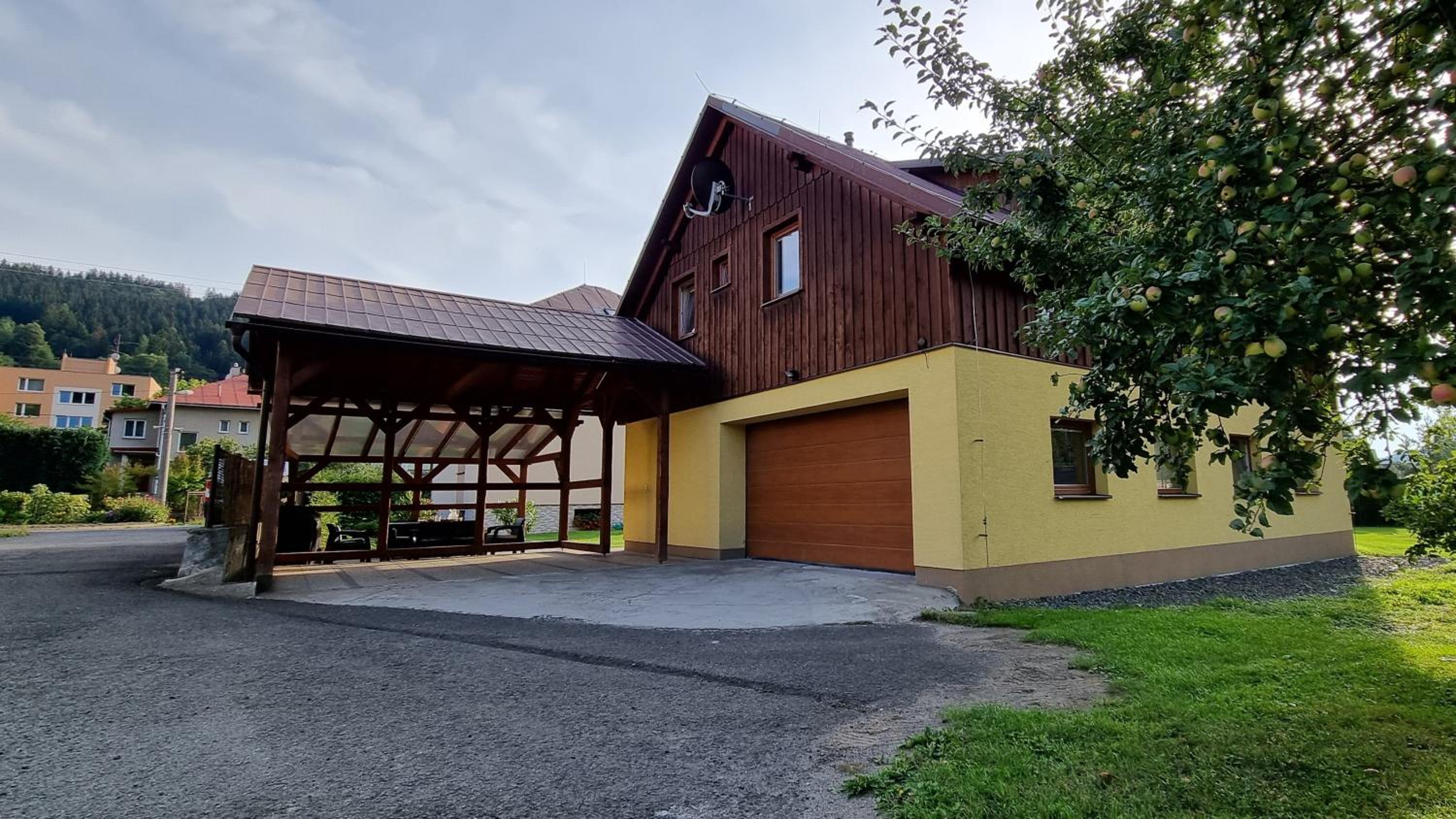 Three-Bedroom Chalet photo 2