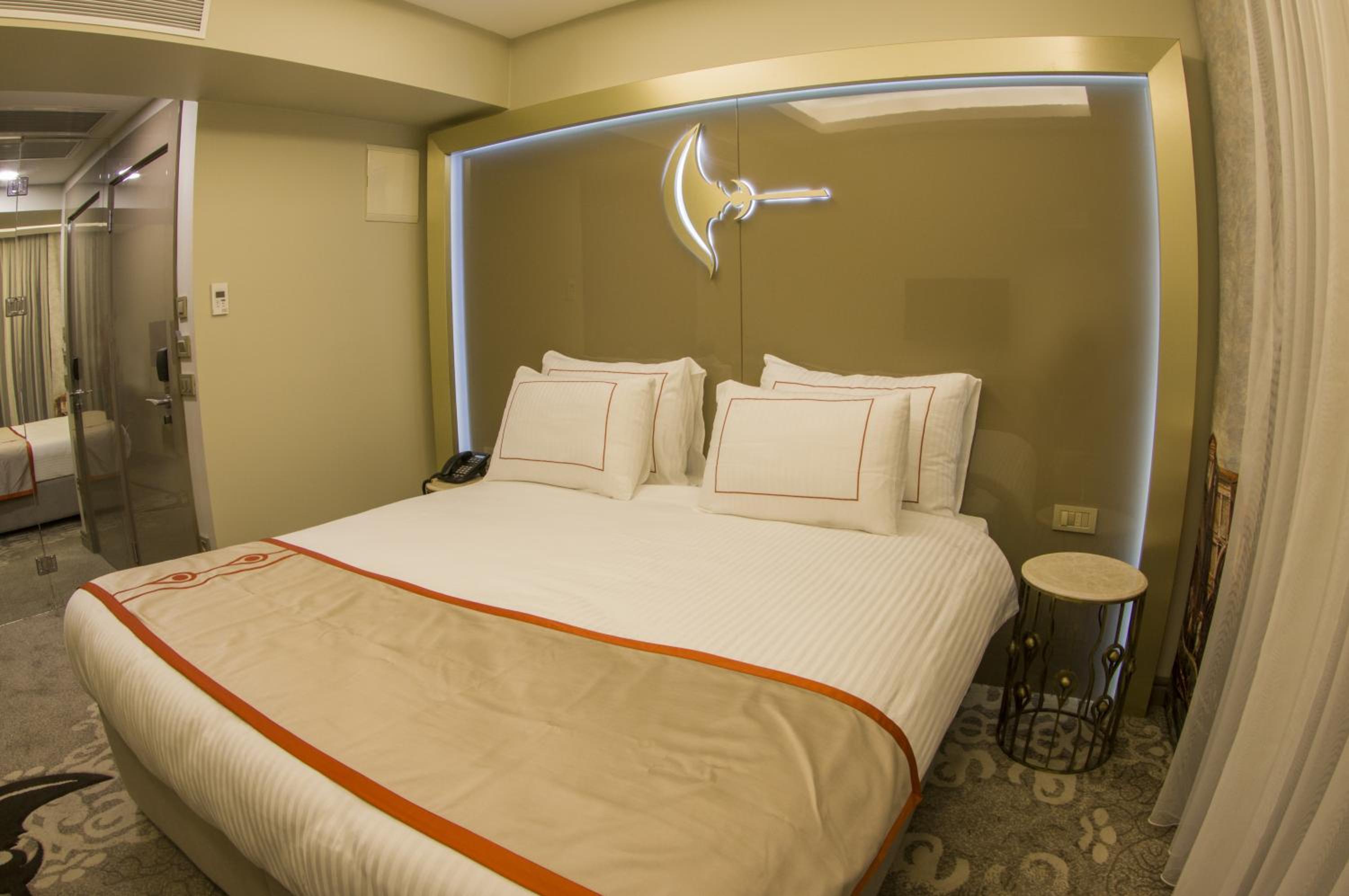 Standard Double or Twin Room thumbnail 5