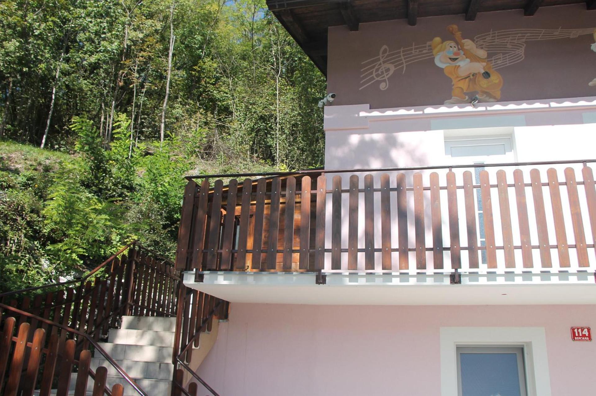 Double or Twin Room with Mountain View - Photo 9