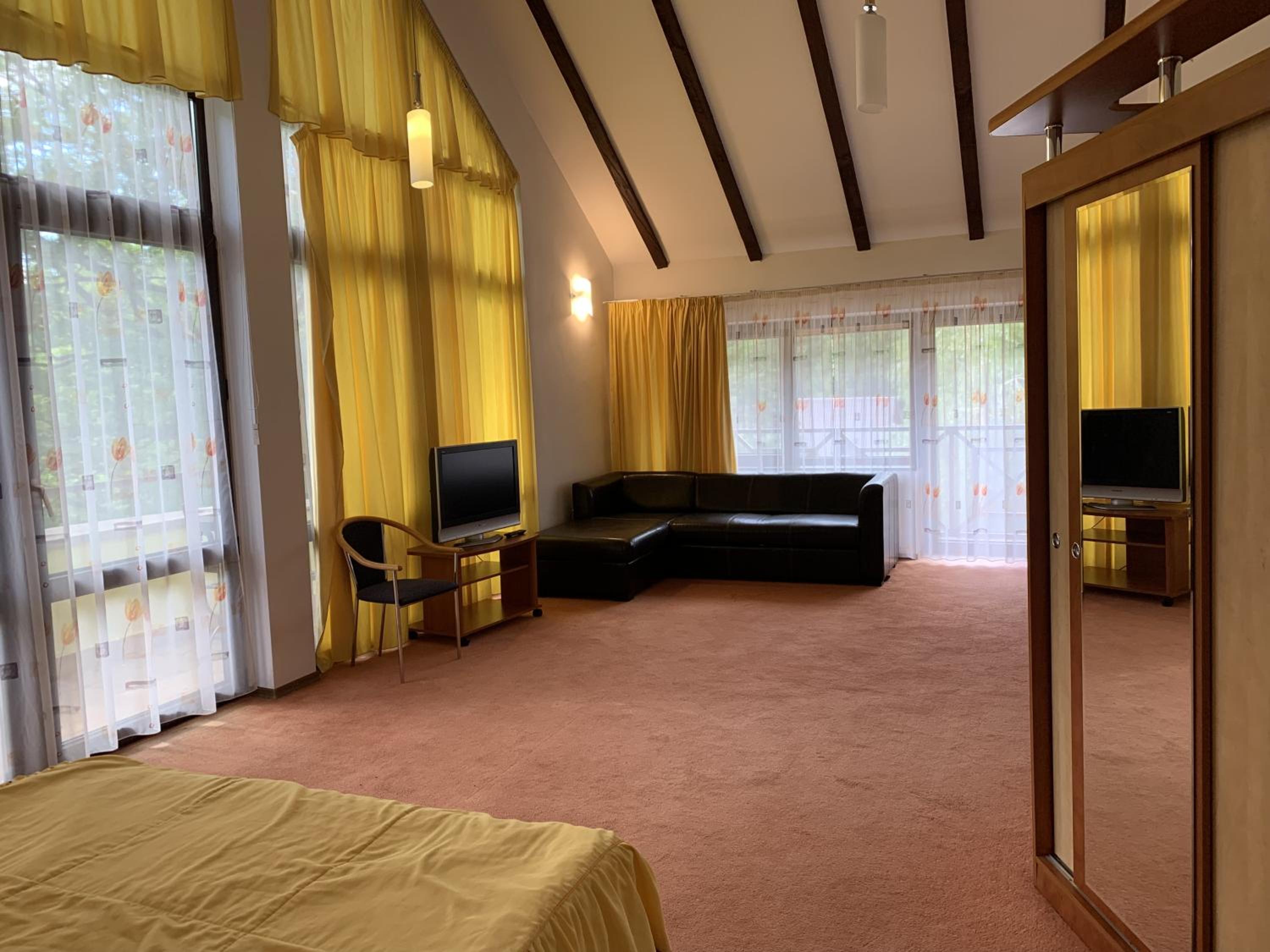 Apartment with Mountain View photo 1
