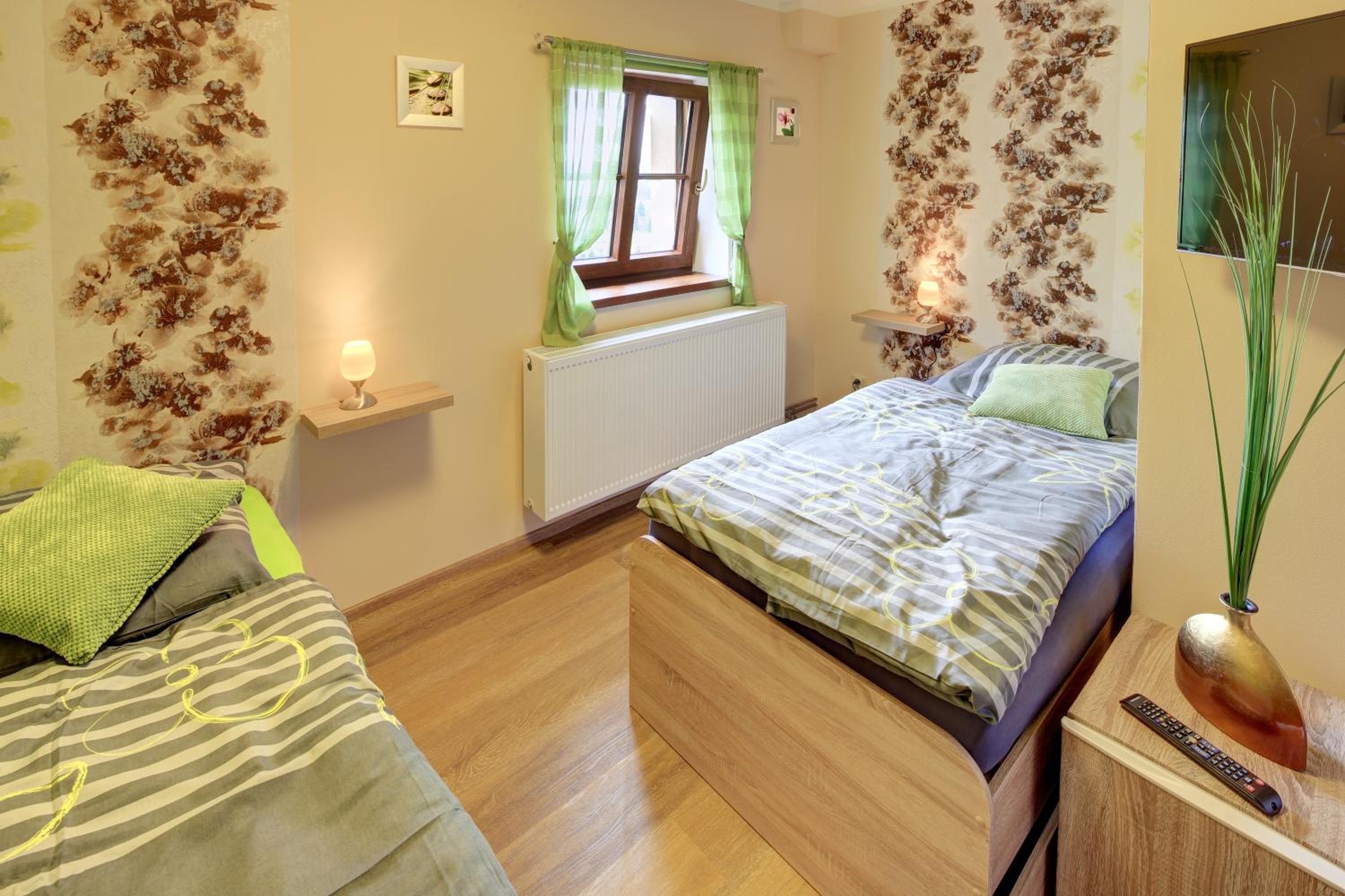 Five-Bedroom House photo 1