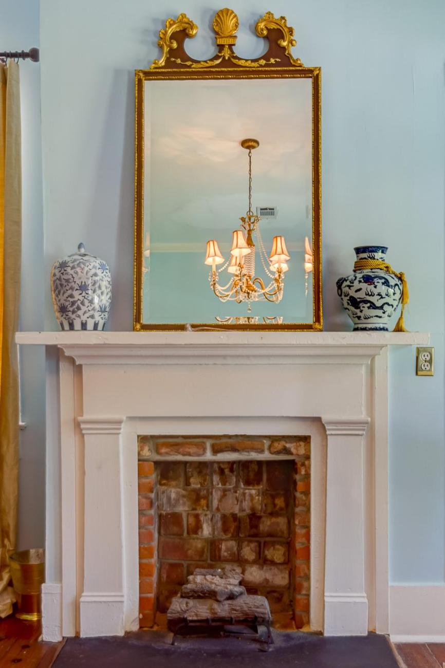 Queen Room photo 2