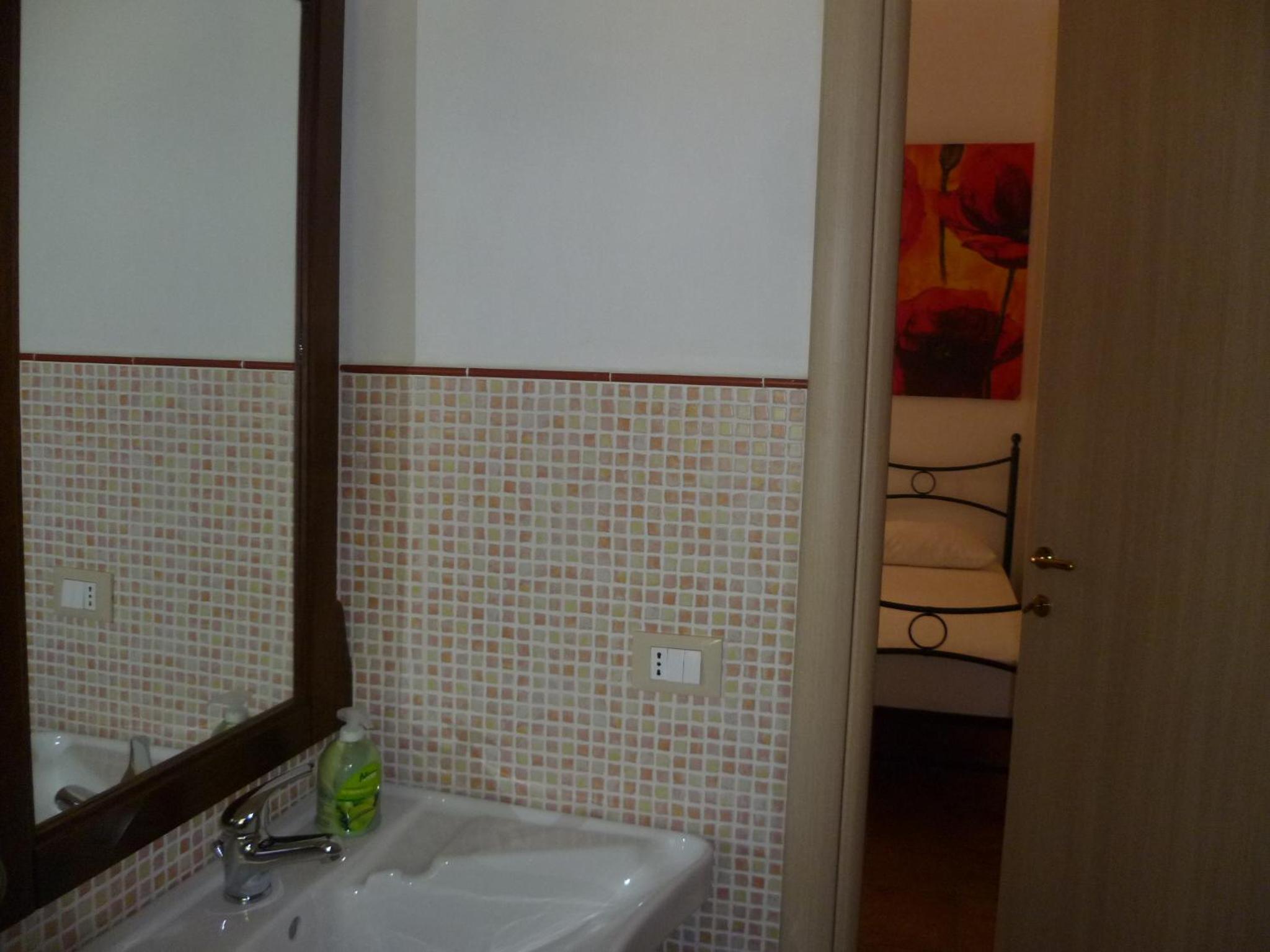 King Room with Roll-In Shower - Disability Access photo 3