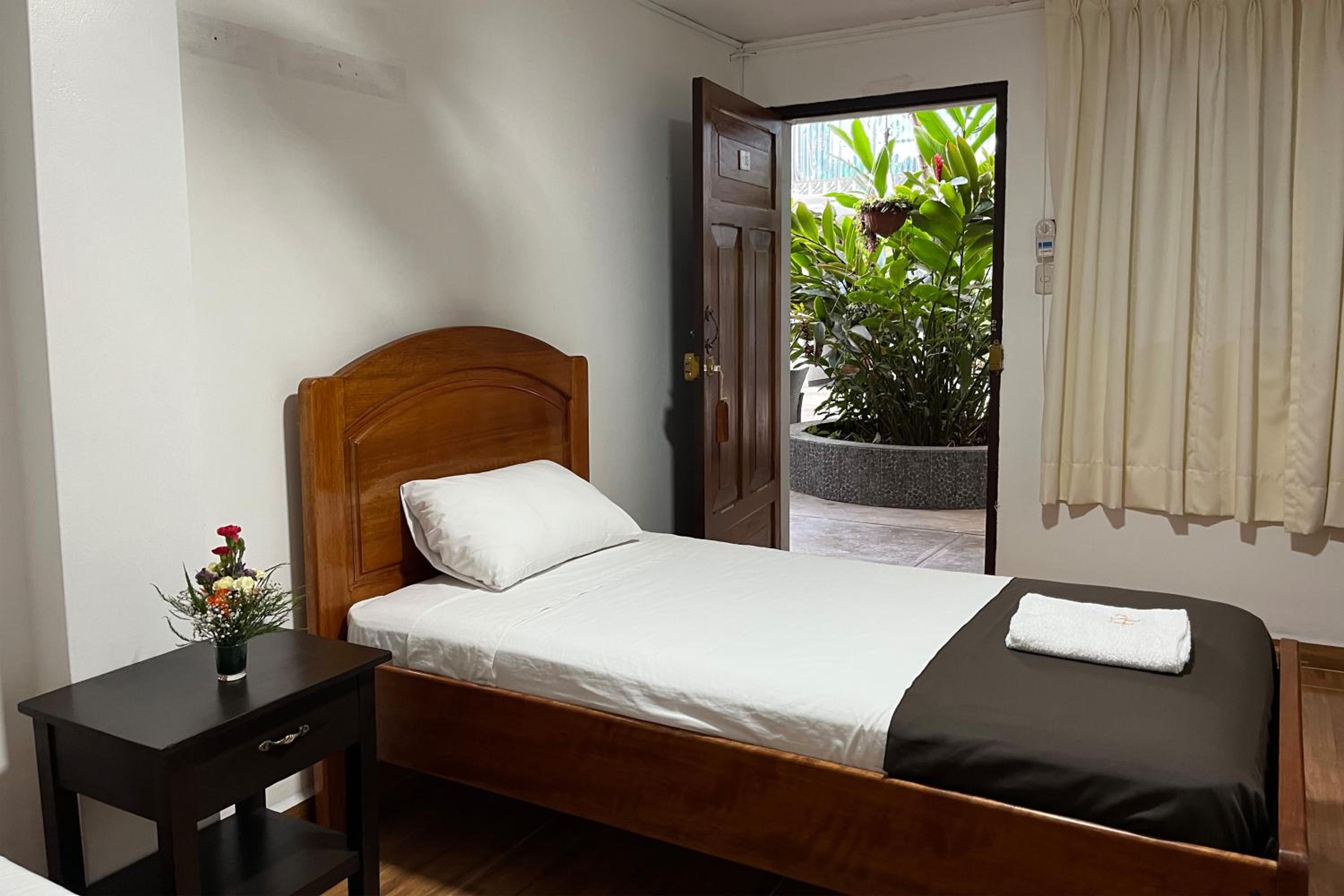 Single Room with Private Bathroom photo 1