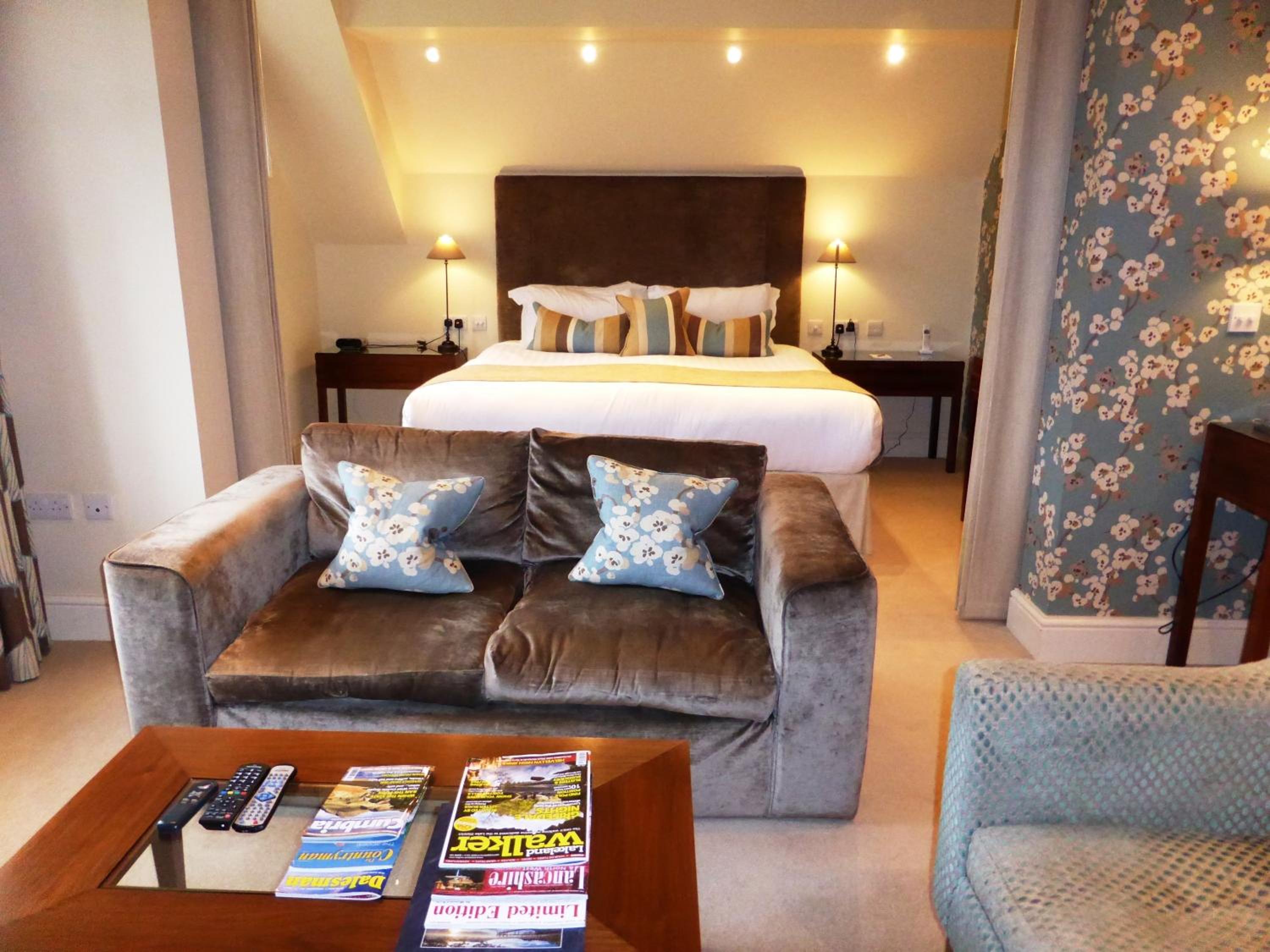 Deluxe King Suite photo 3