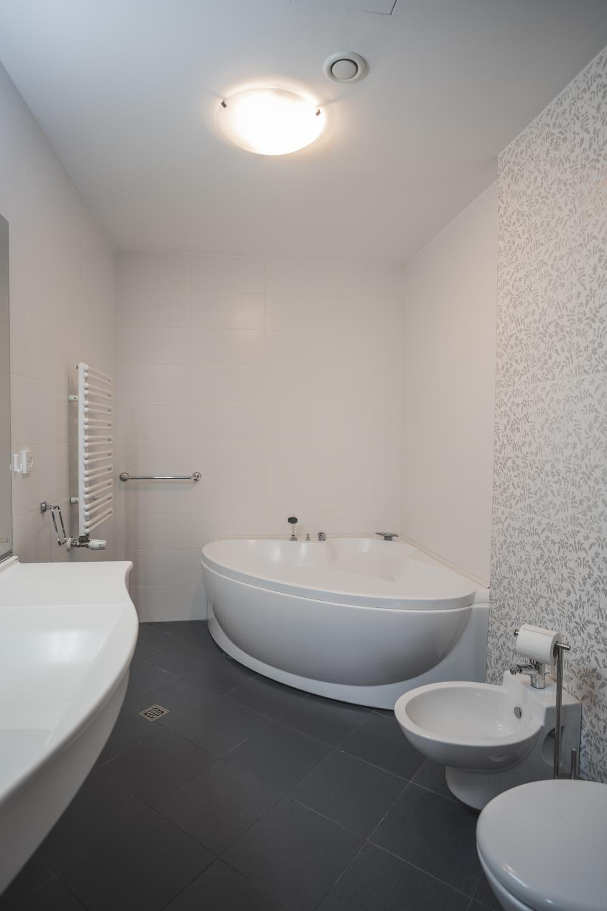 One-Bedroom Apartment - Photo 9