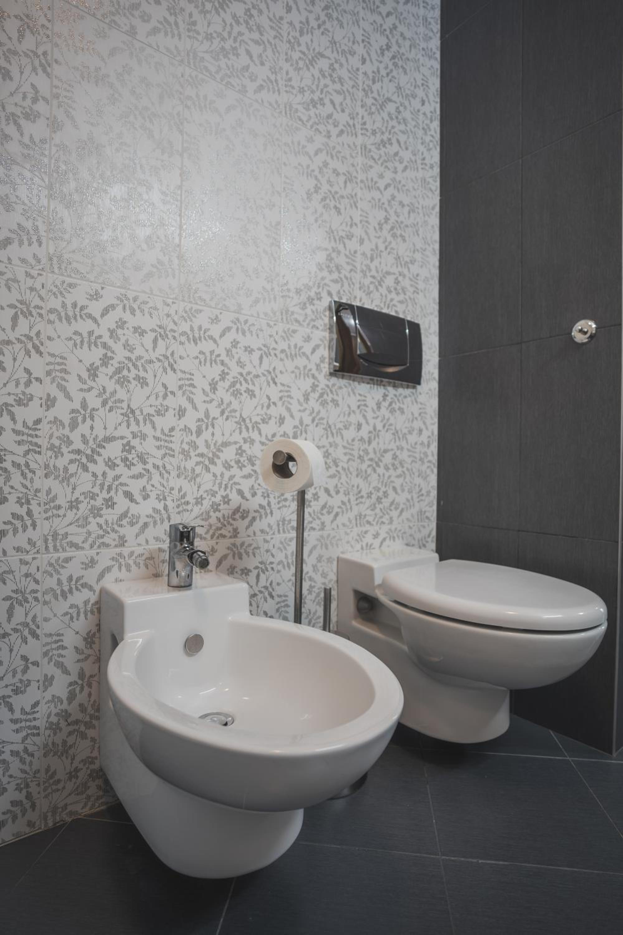 One-Bedroom Apartment - Photo 12
