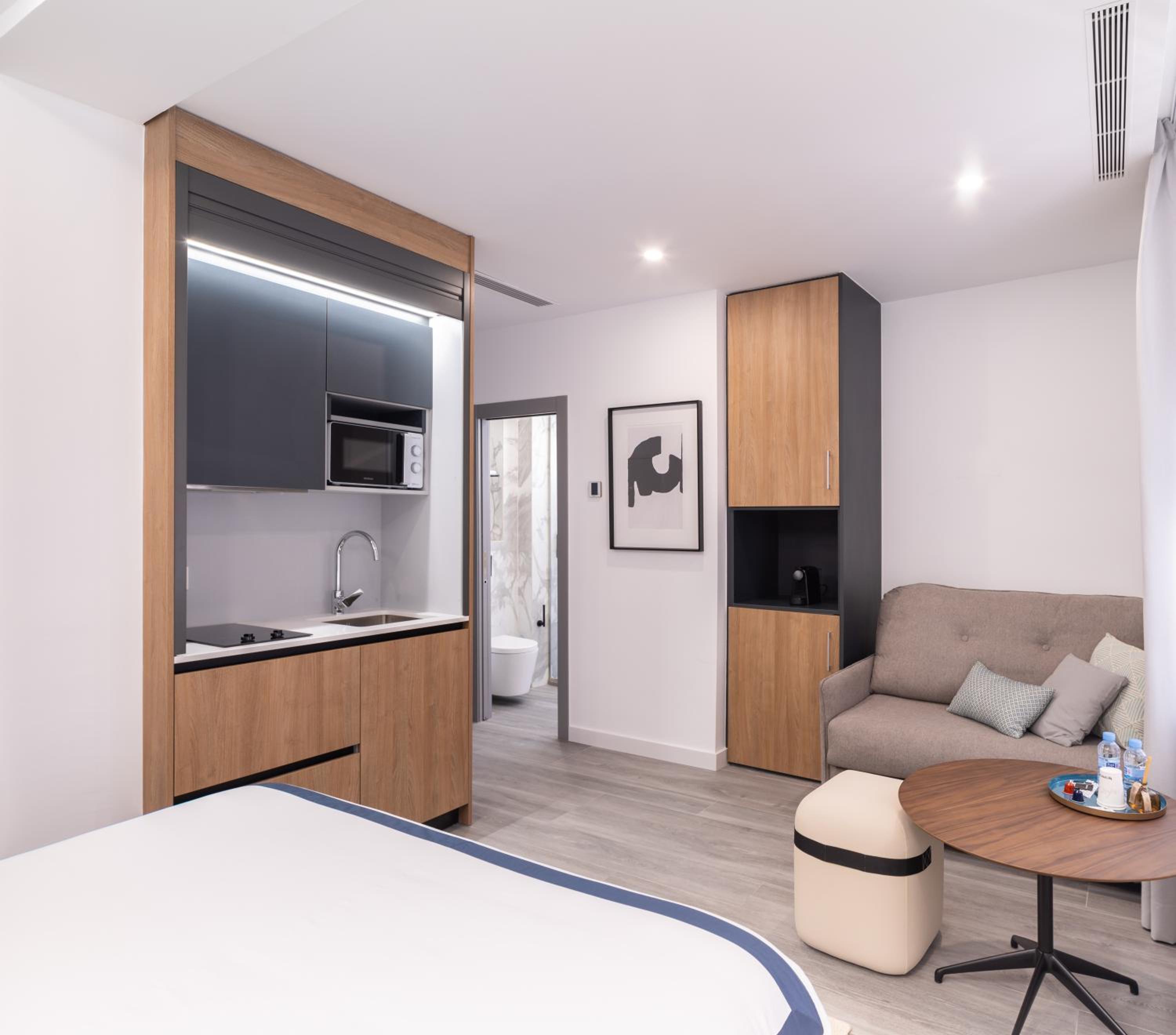 Deluxe Suite - Photo 8
