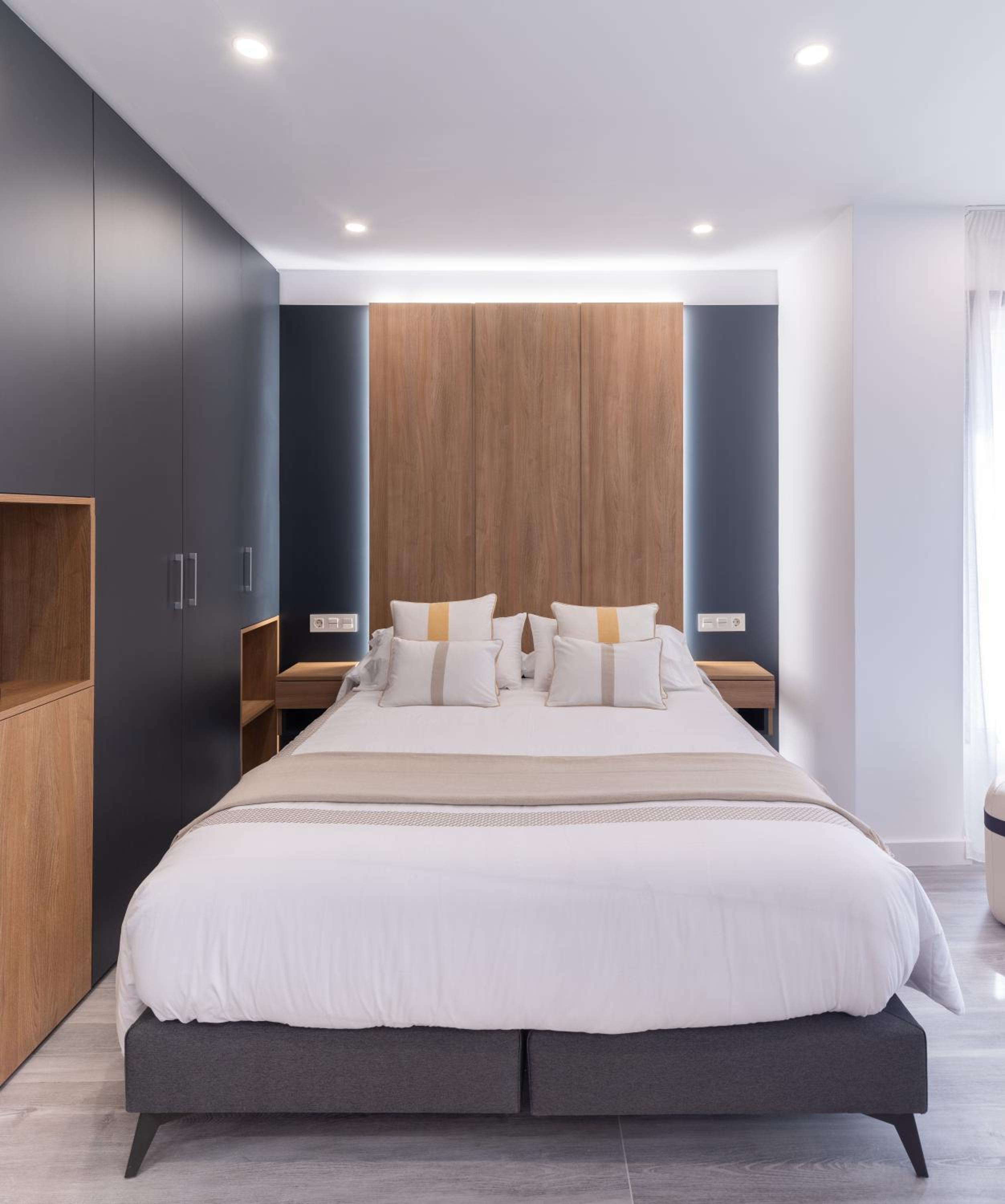One-Bedroom Suite - Photo 6