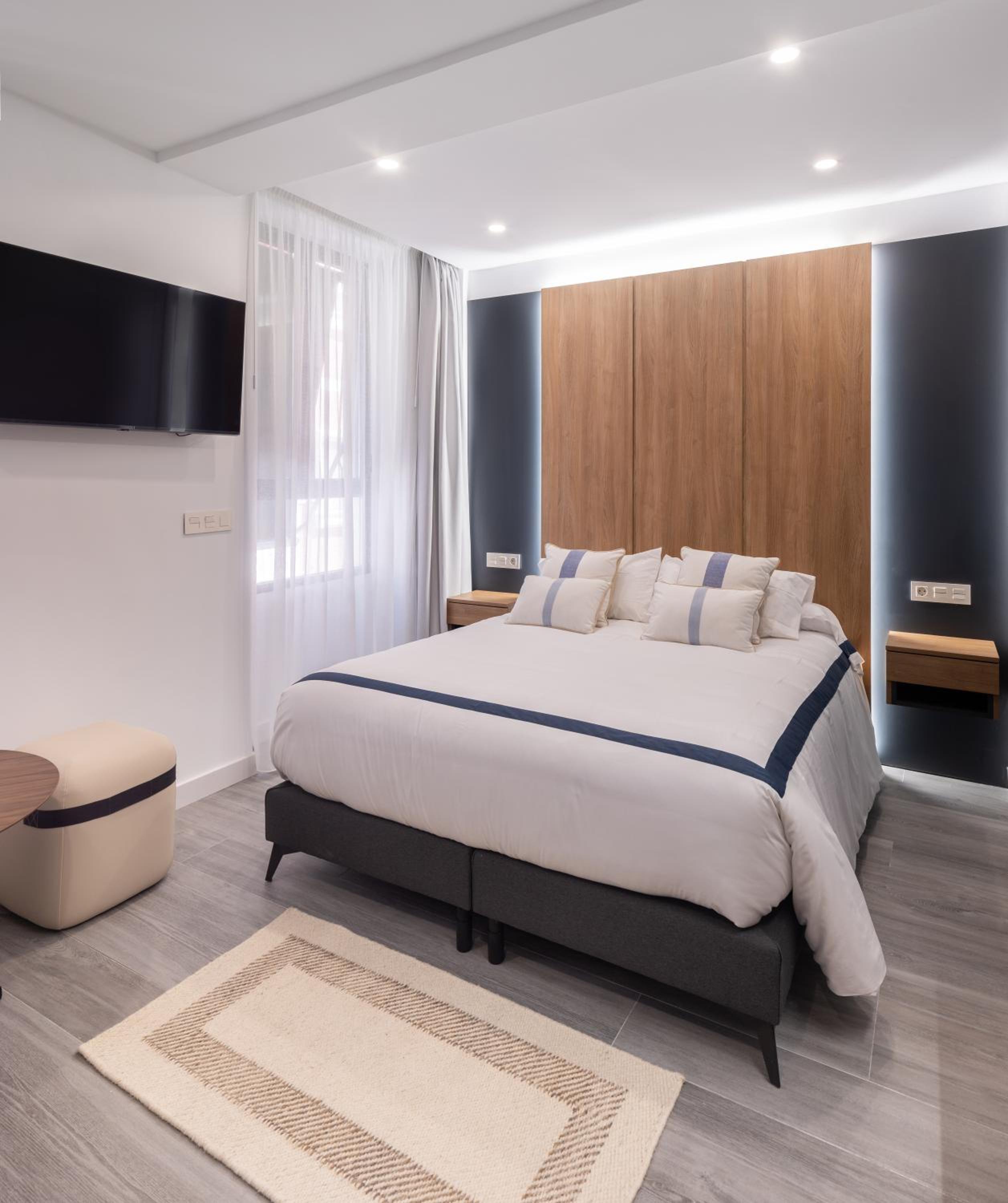 Deluxe Suite - Photo 1