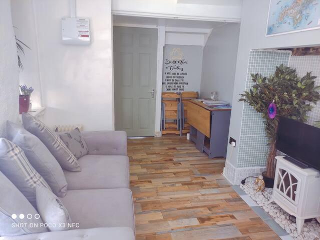 One-Bedroom House photo 1