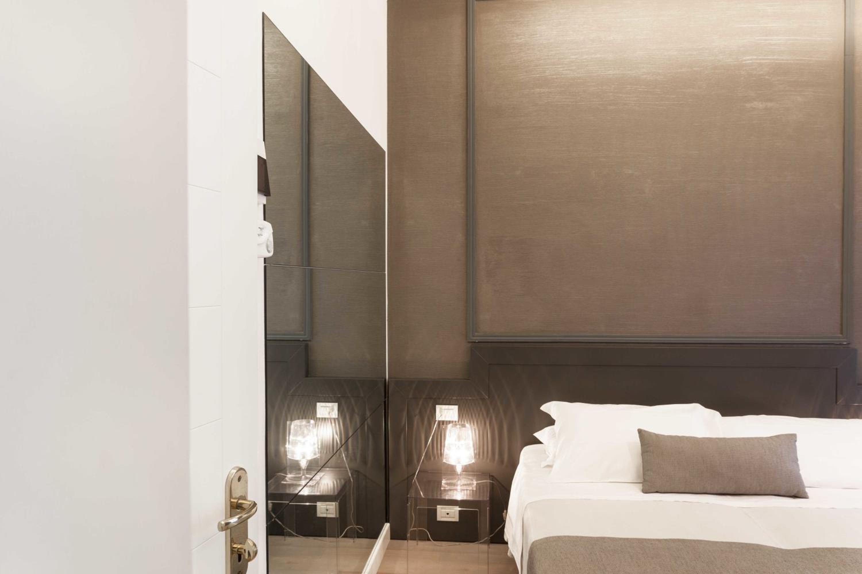 Double Room with Balcony - Photo 1