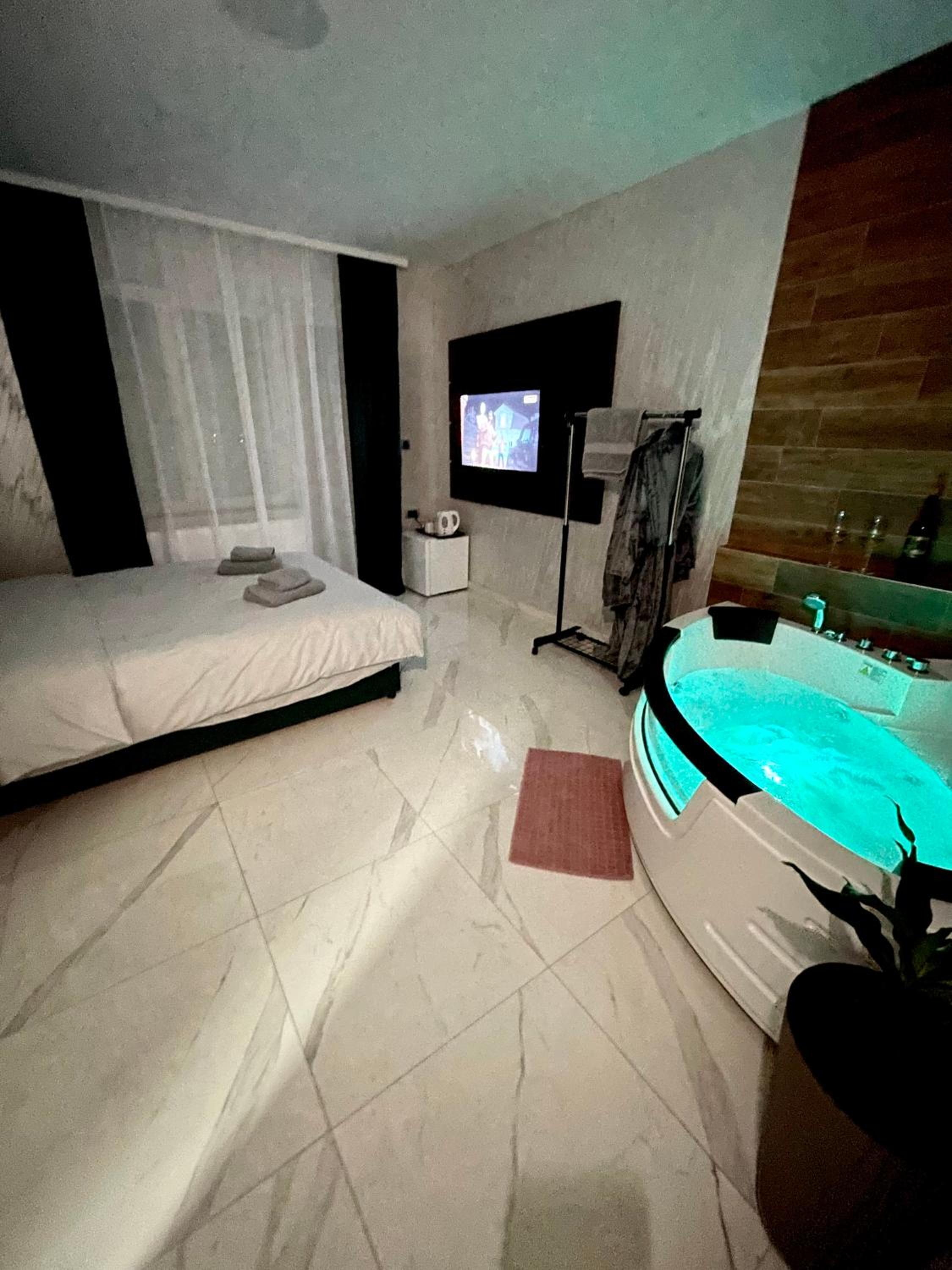 Studio with Spa Bath photo 2