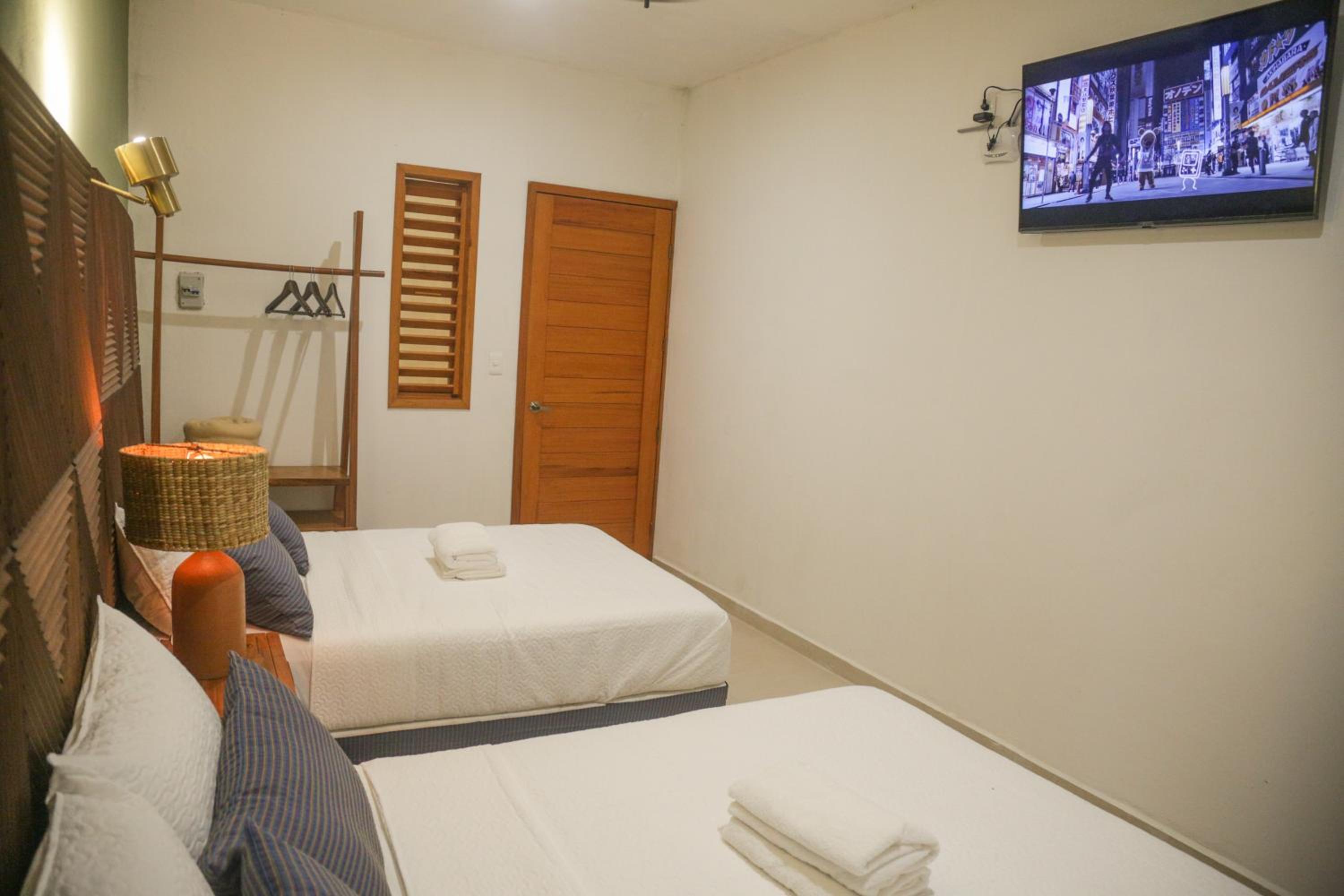 Standard Twin Room - Photo 2