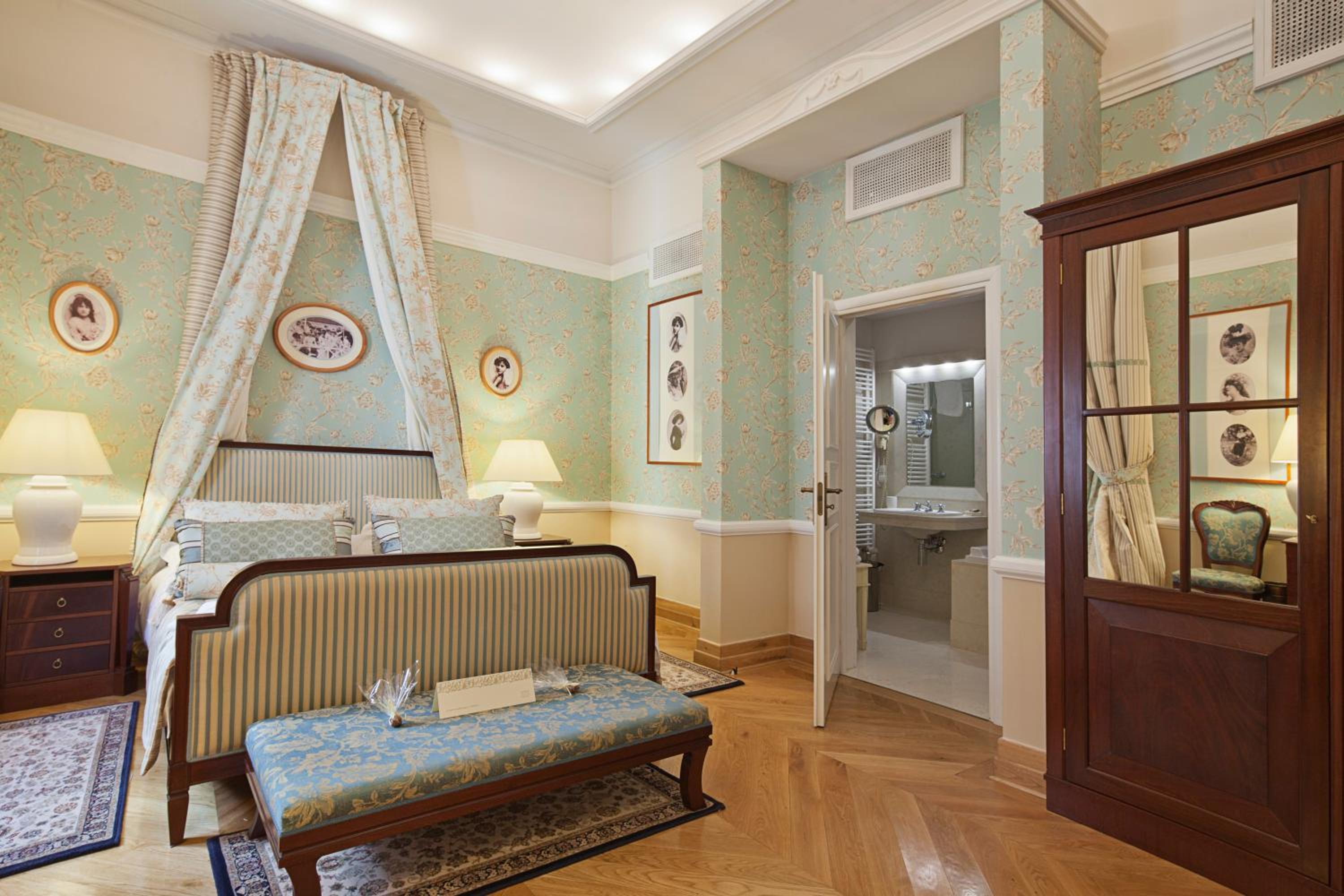 Executive Suite - Photo 11