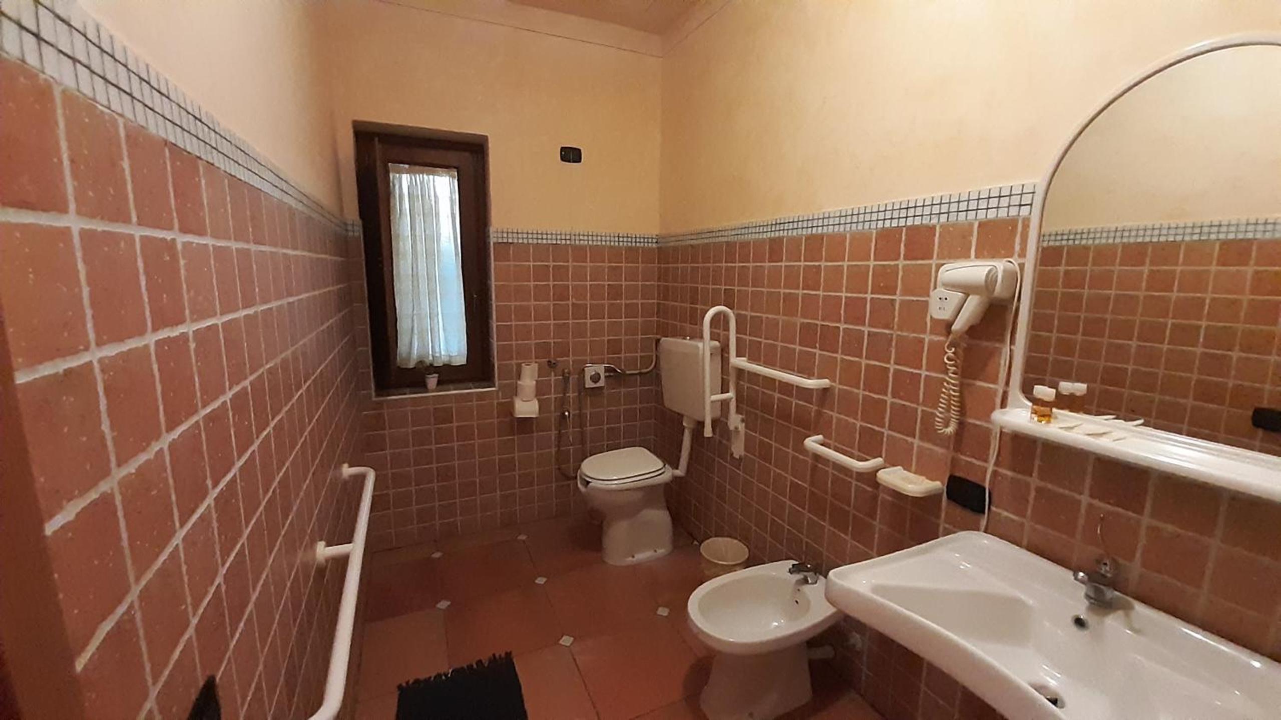 Double or Twin Room - Disability Access photo 2