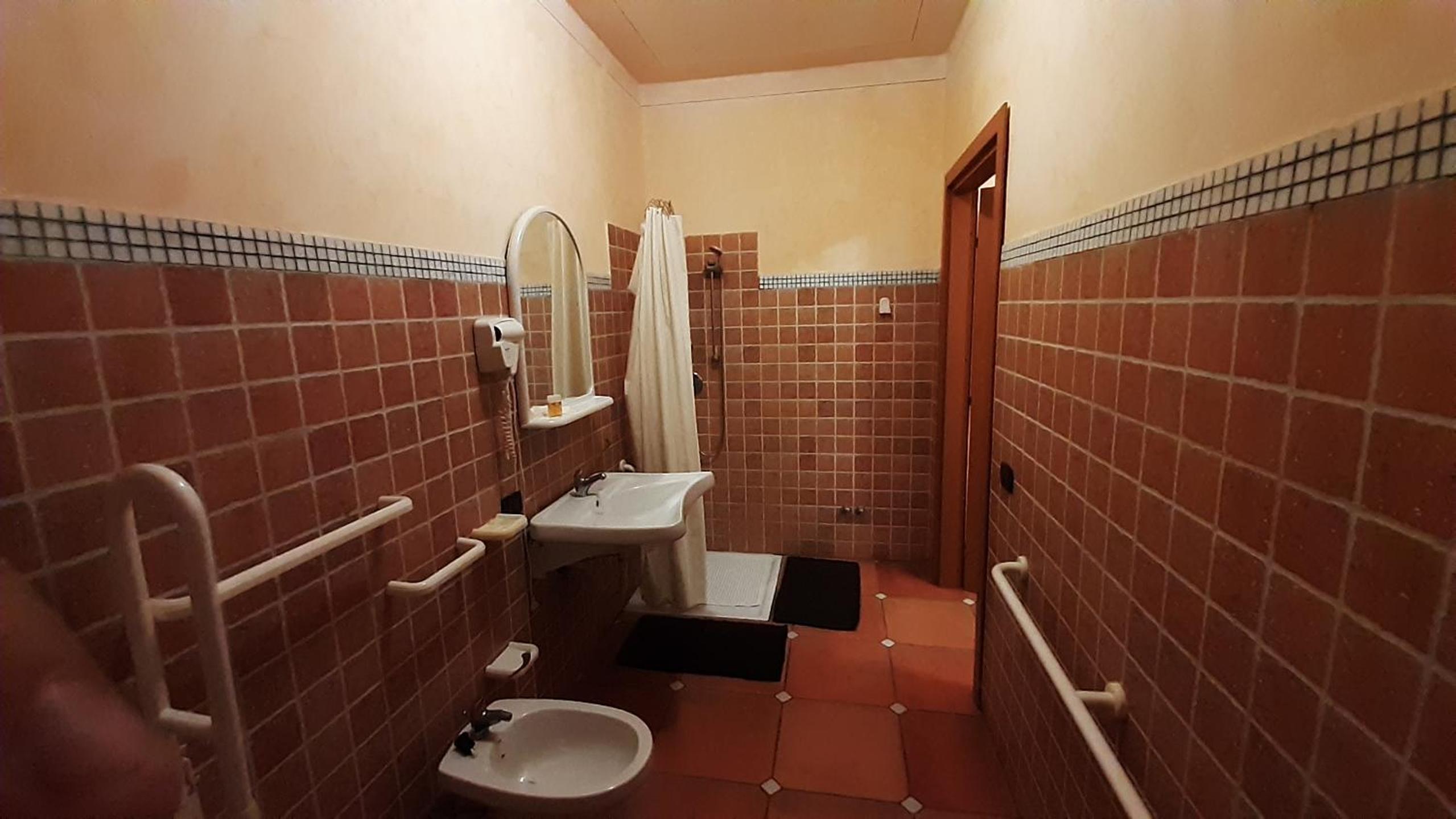 Double or Twin Room - Disability Access photo 3