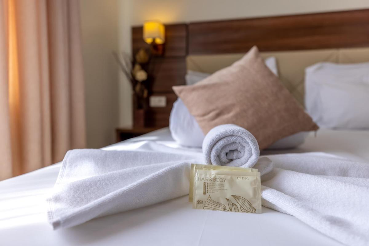 Double or Twin Room with Shared Bathroom photo 3