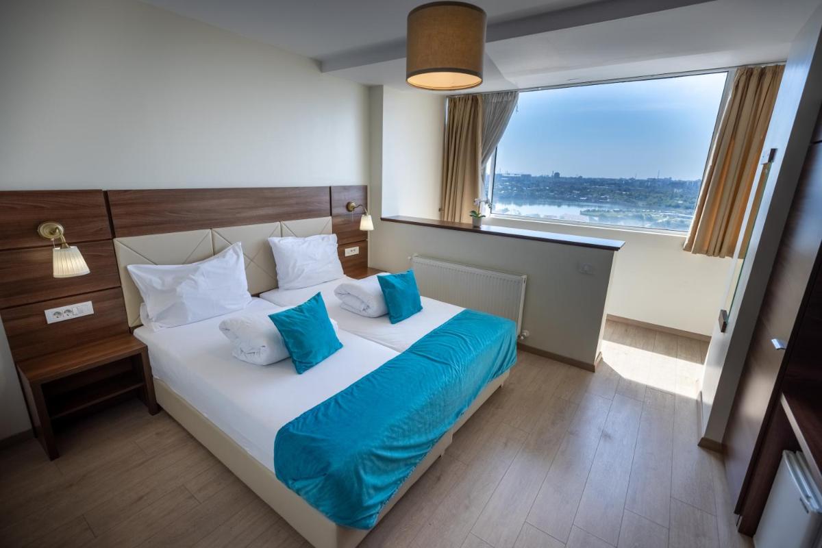 Double or Twin Room with Shared Bathroom photo 1