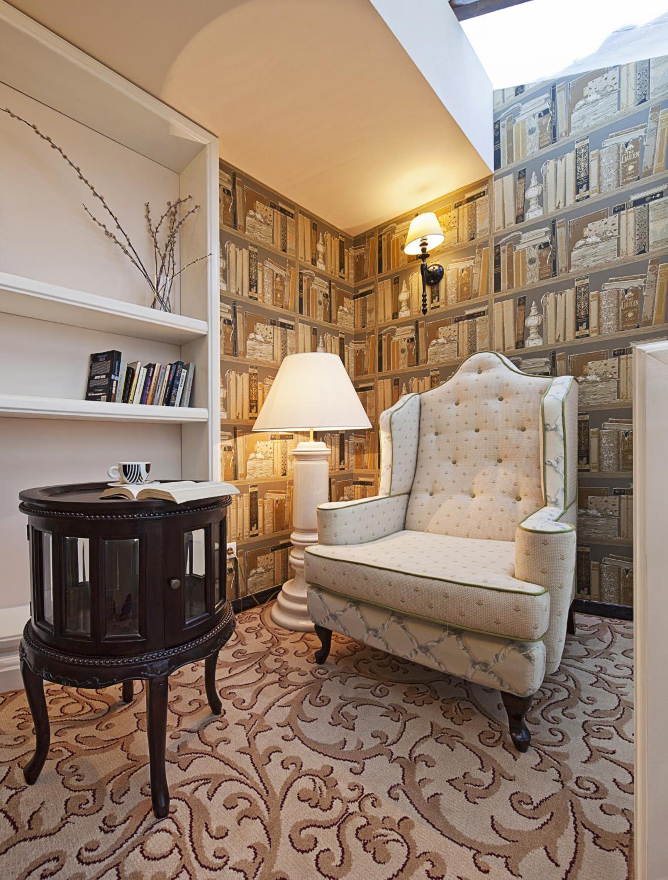 Luxury Suite - Photo 8