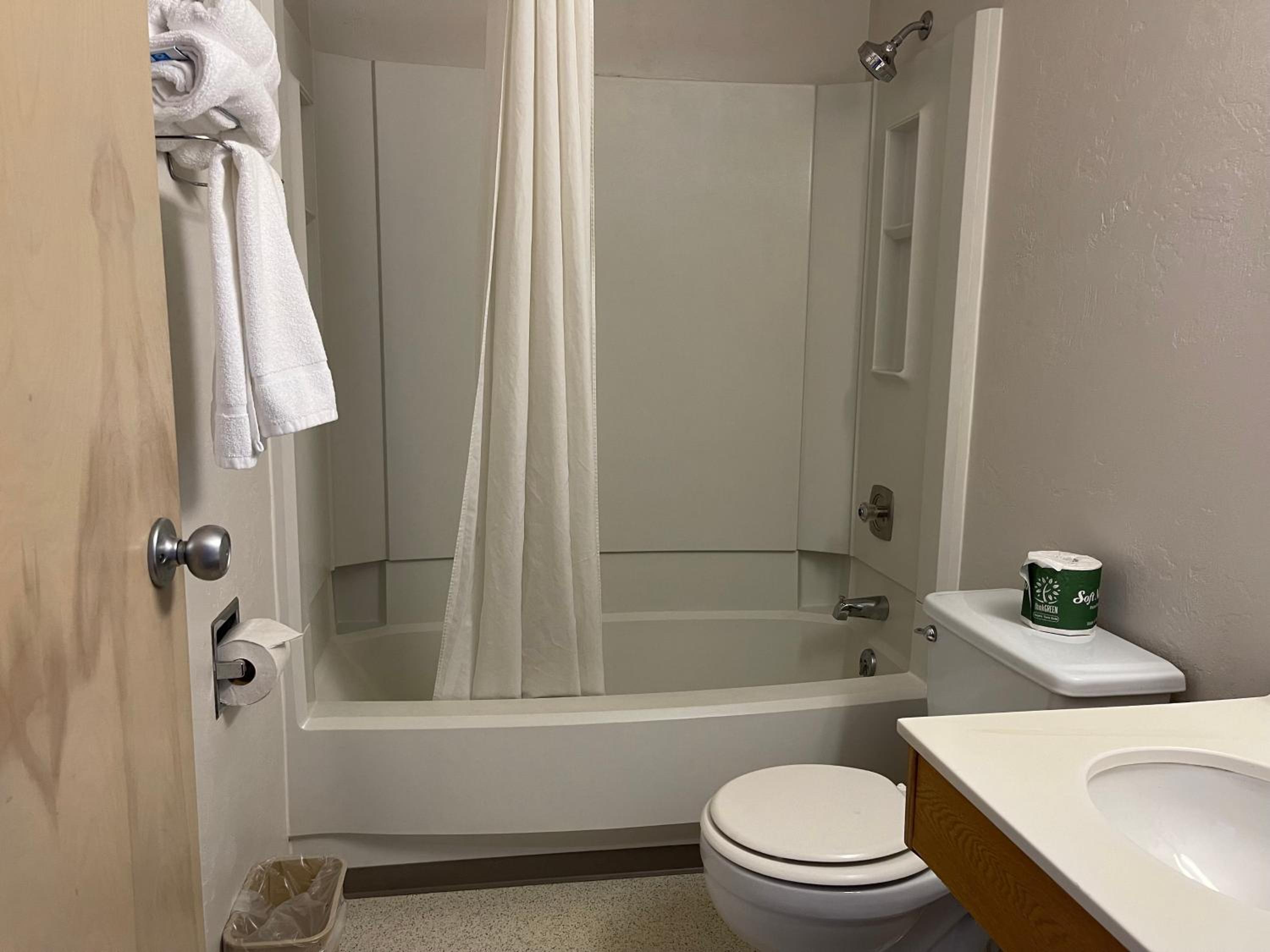 Queen Room - Photo 4