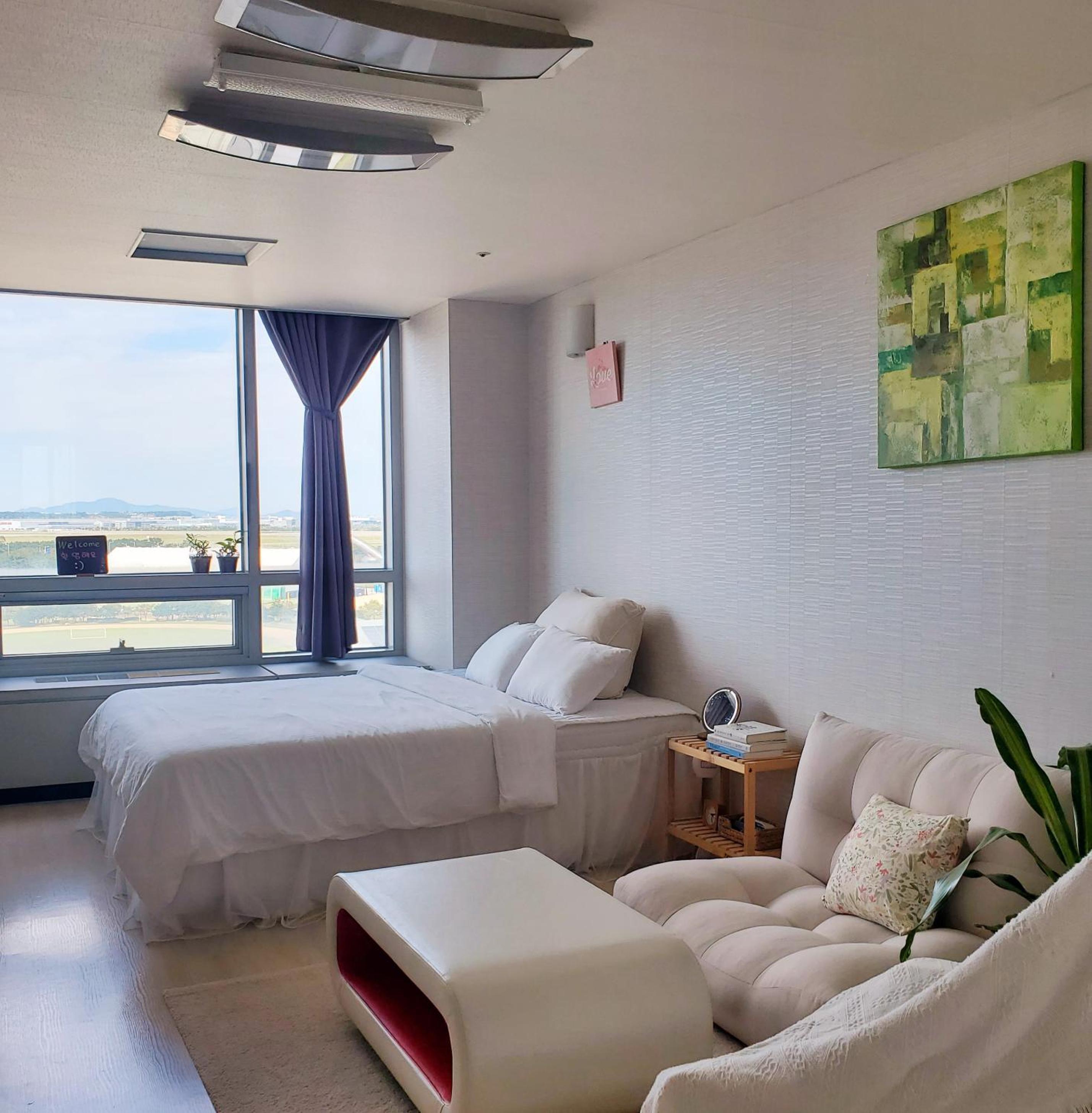 One-Bedroom Apartment photo 2