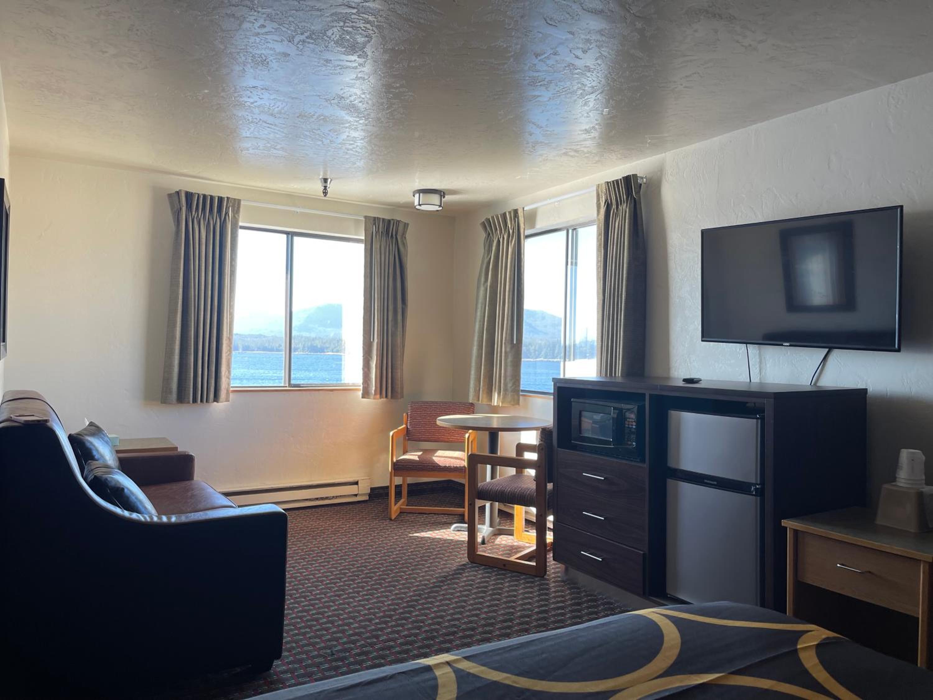 King Studio Suite with Ocean View - Non-Smoking - Photo 2