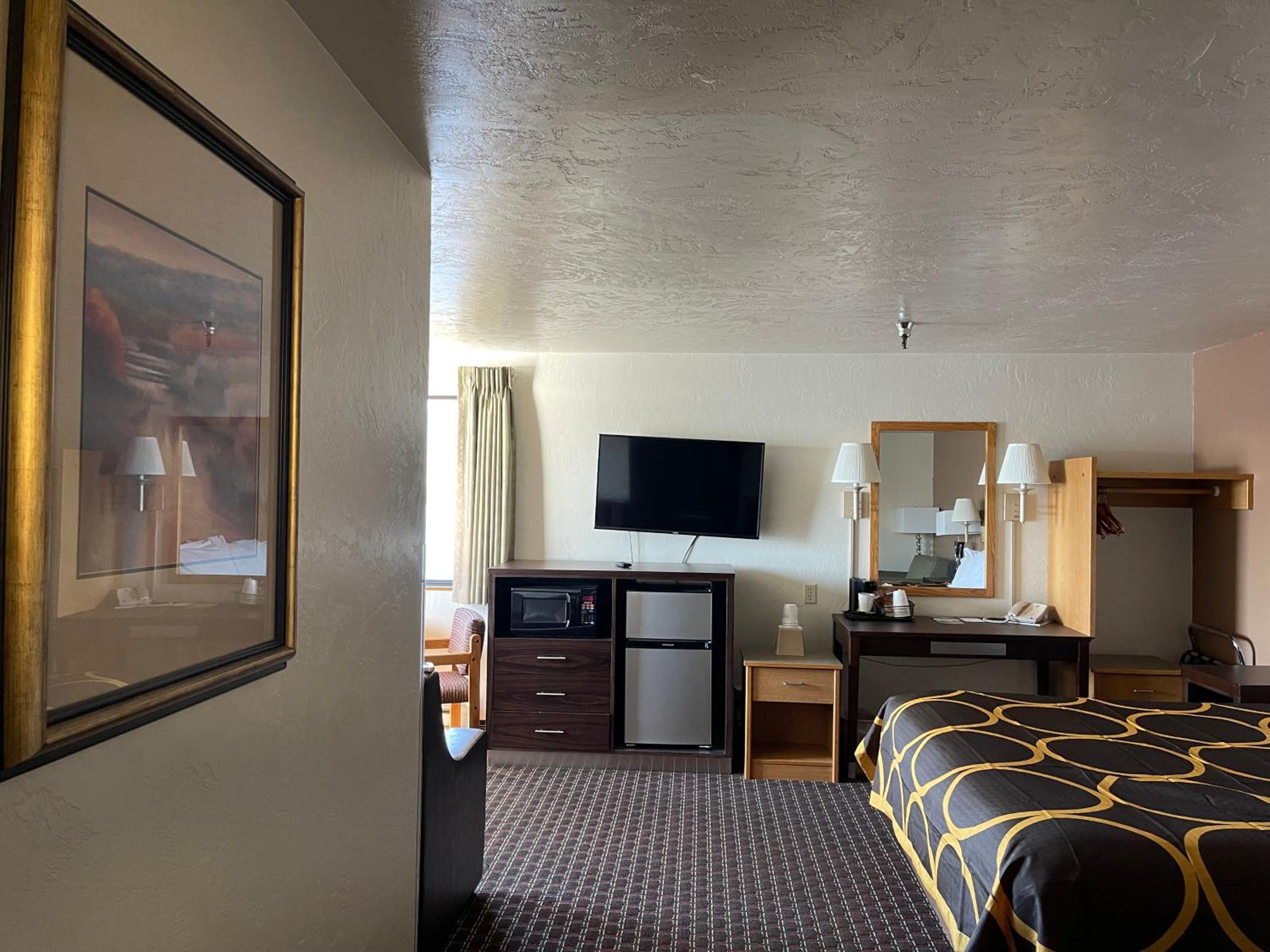 King Studio Suite with Ocean View - Non-Smoking - Photo 11