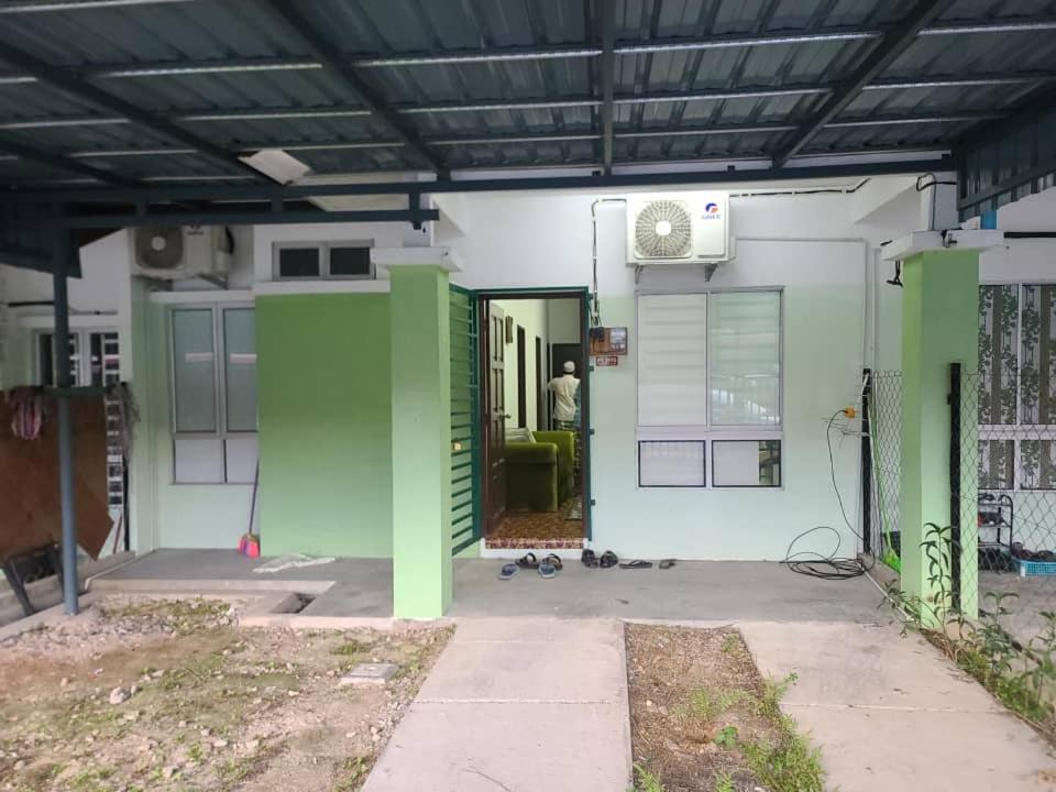 Four-Bedroom House photo 2