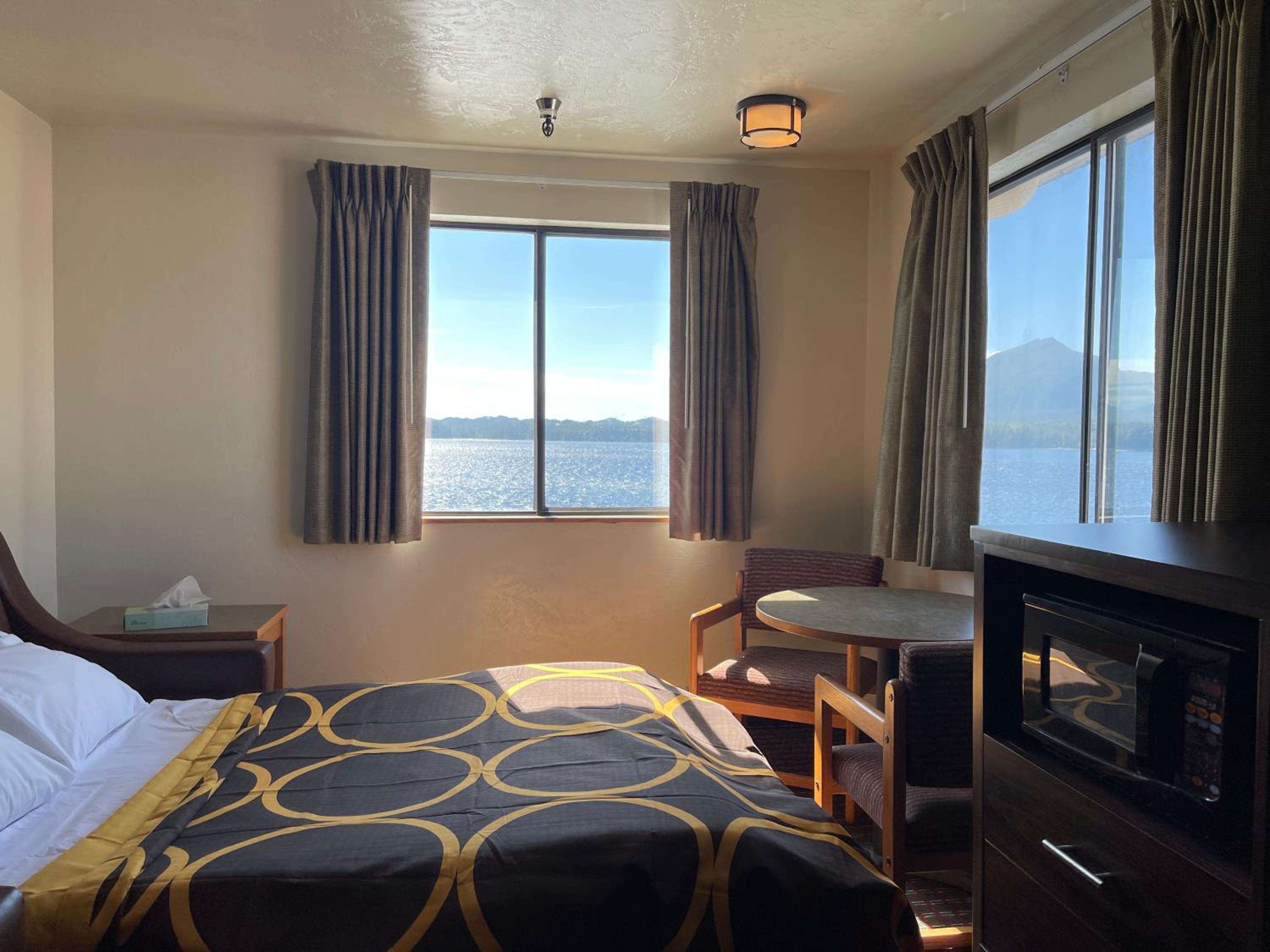 King Studio Suite with Ocean View - Non-Smoking - Photo 12