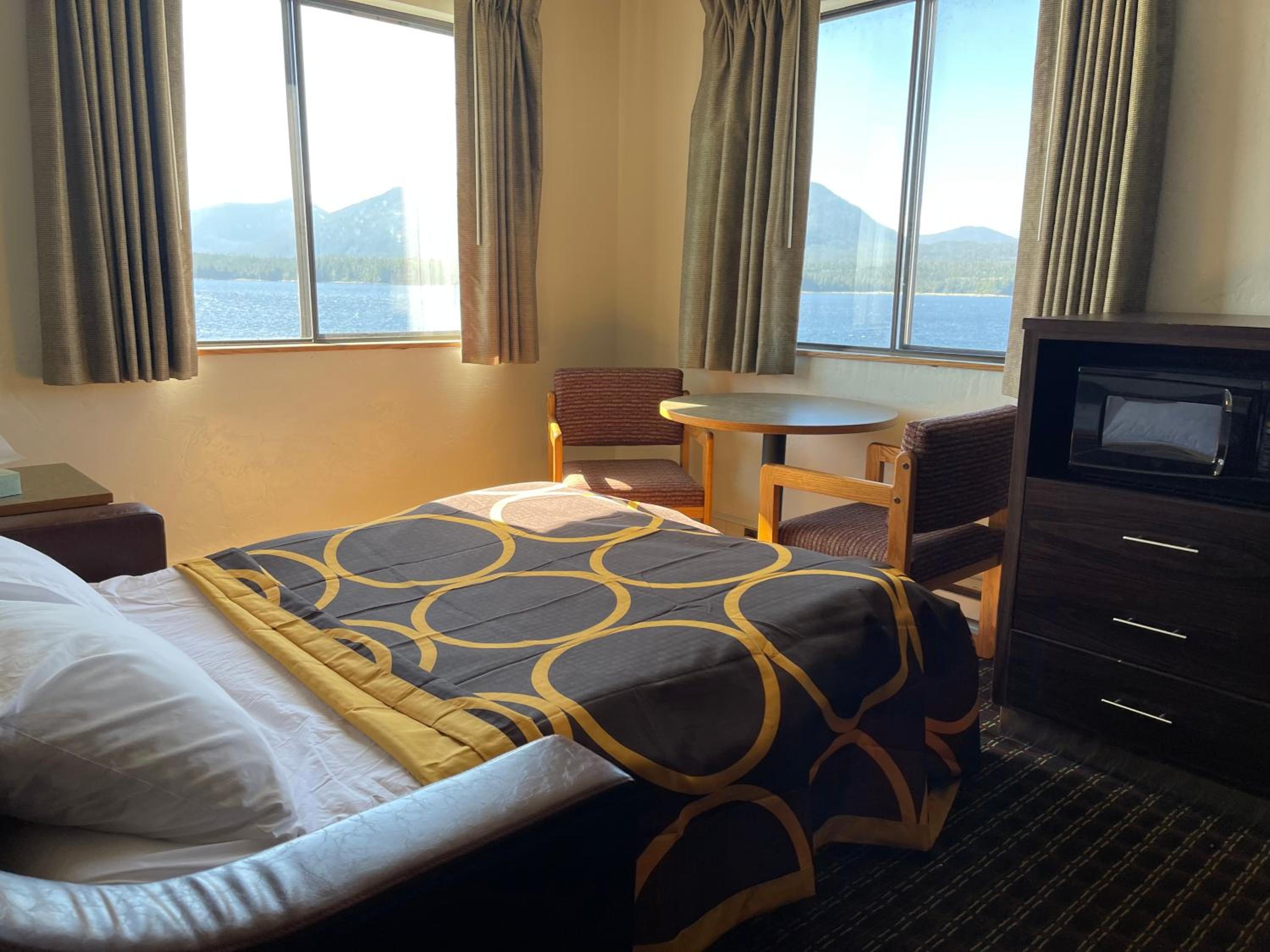 King Studio Suite with Ocean View - Non-Smoking - Photo 1
