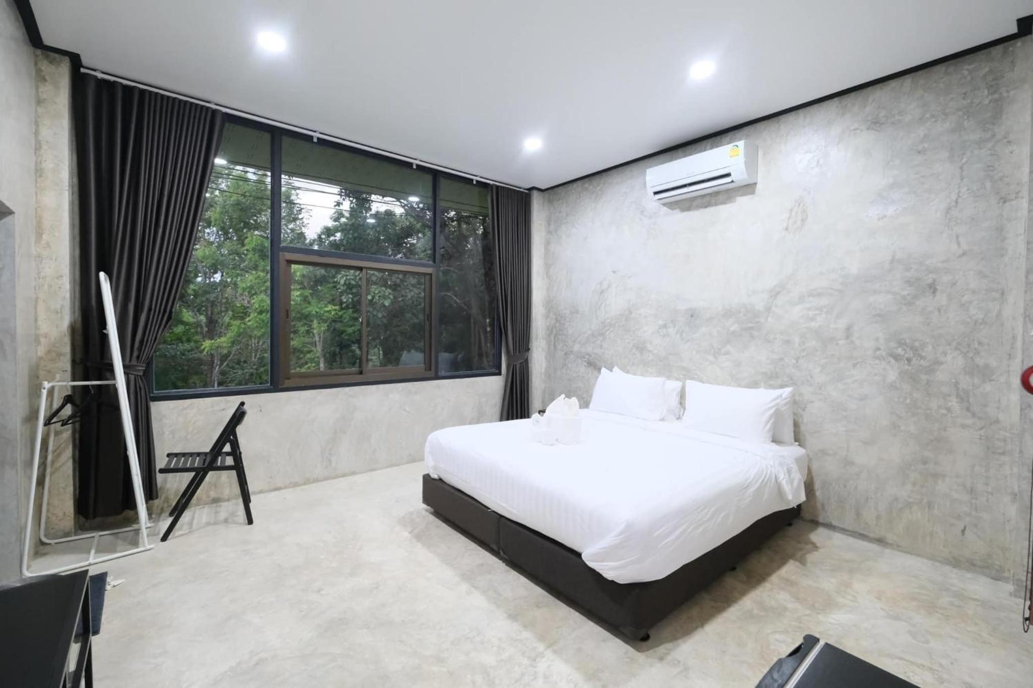 Deluxe King Room - Photo 1