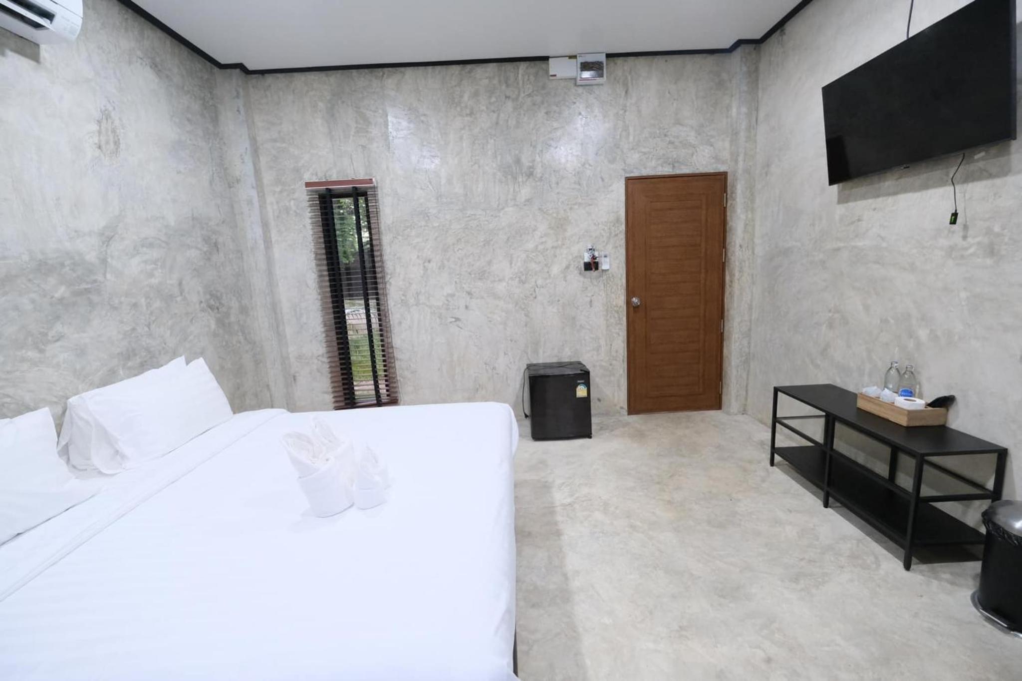 Deluxe King Room - Photo 3