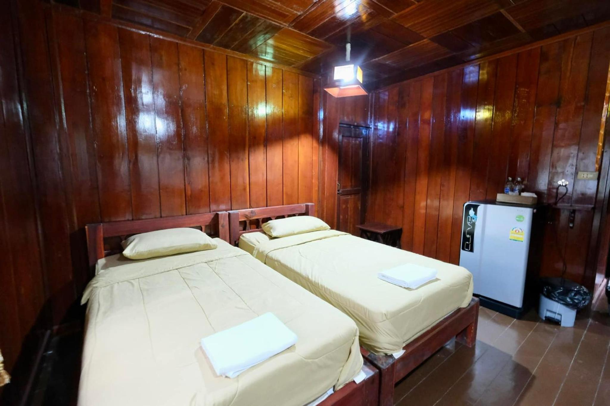 Standard Twin Room - Photo 3