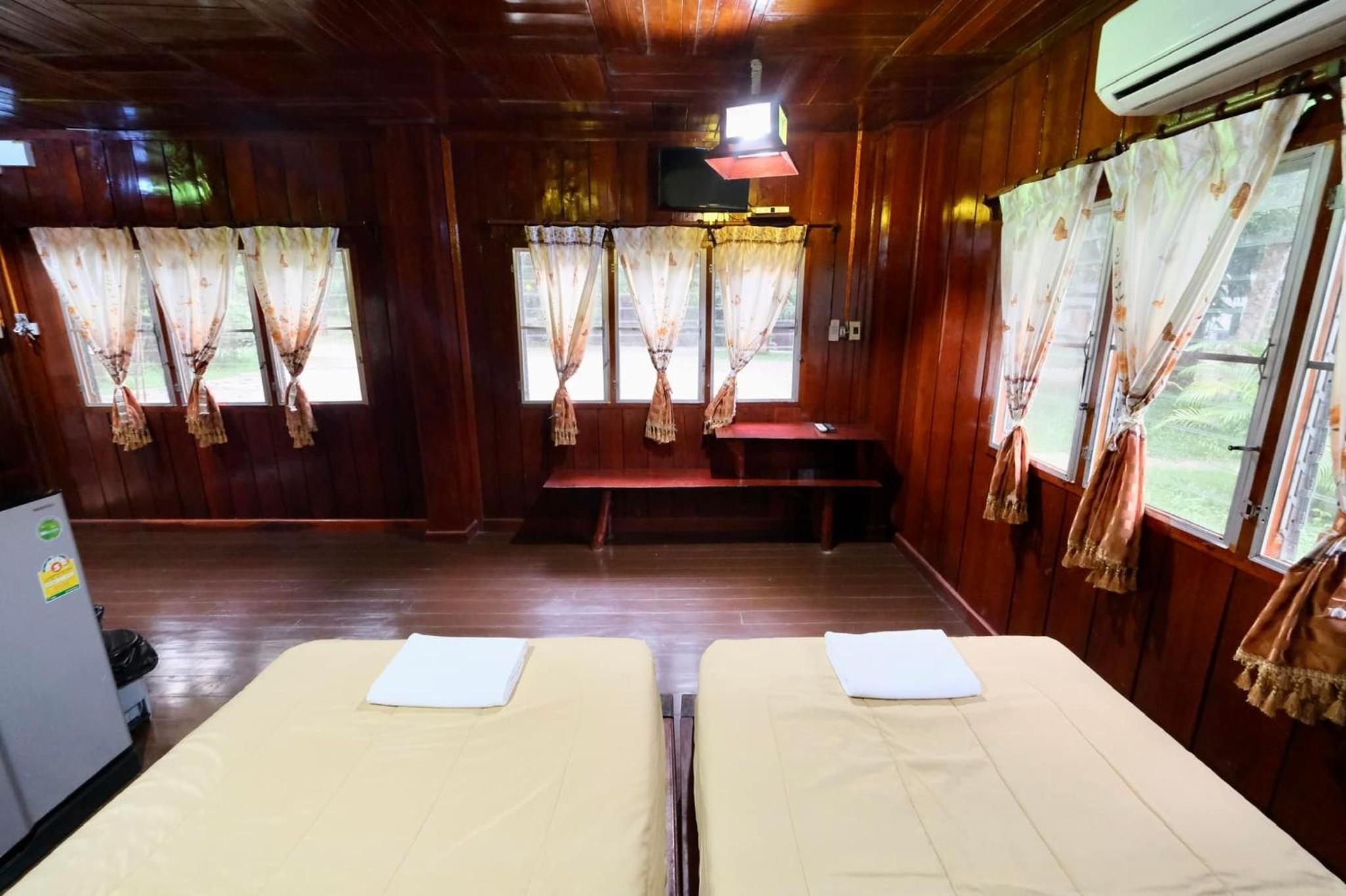 Standard Twin Room - Photo 2