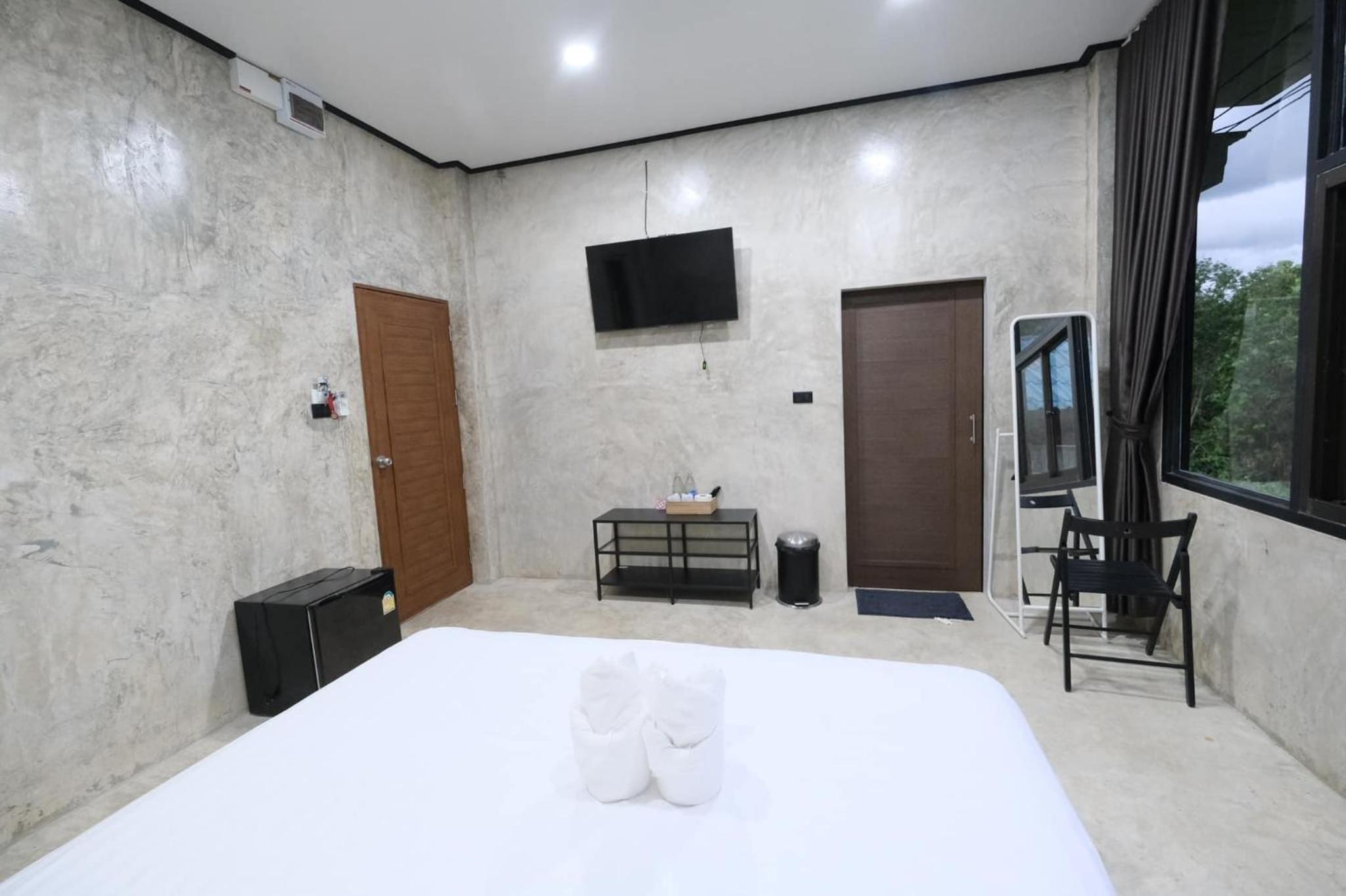 Deluxe King Room - Photo 2