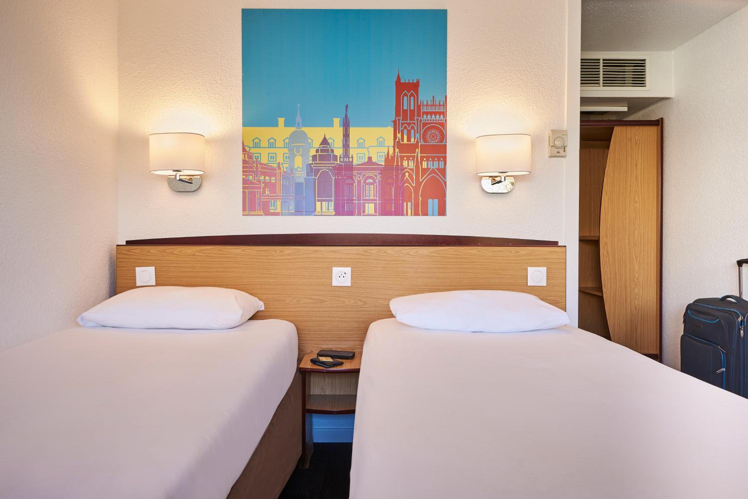 Twin Room - Photo 3