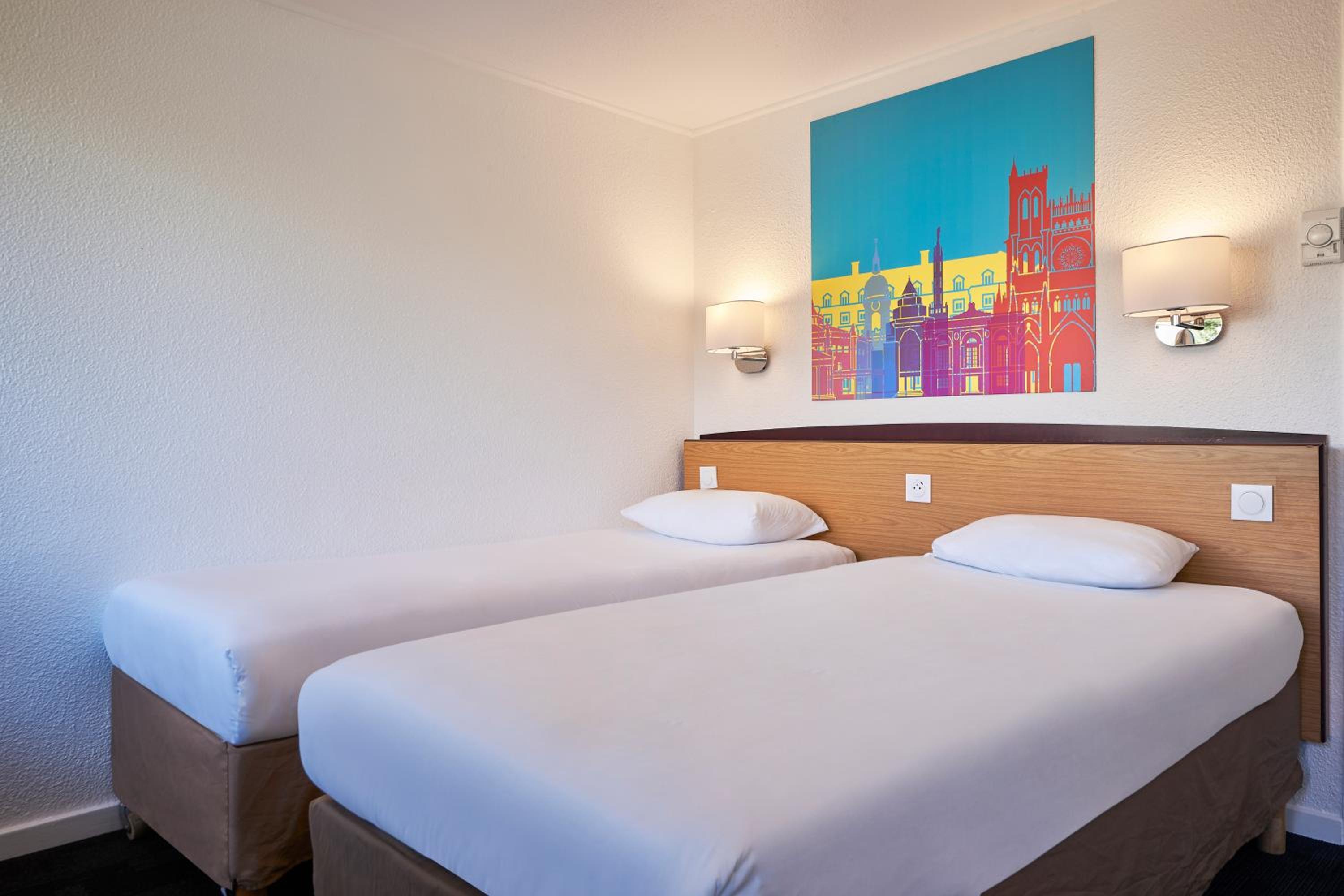 Twin Room - Photo 2