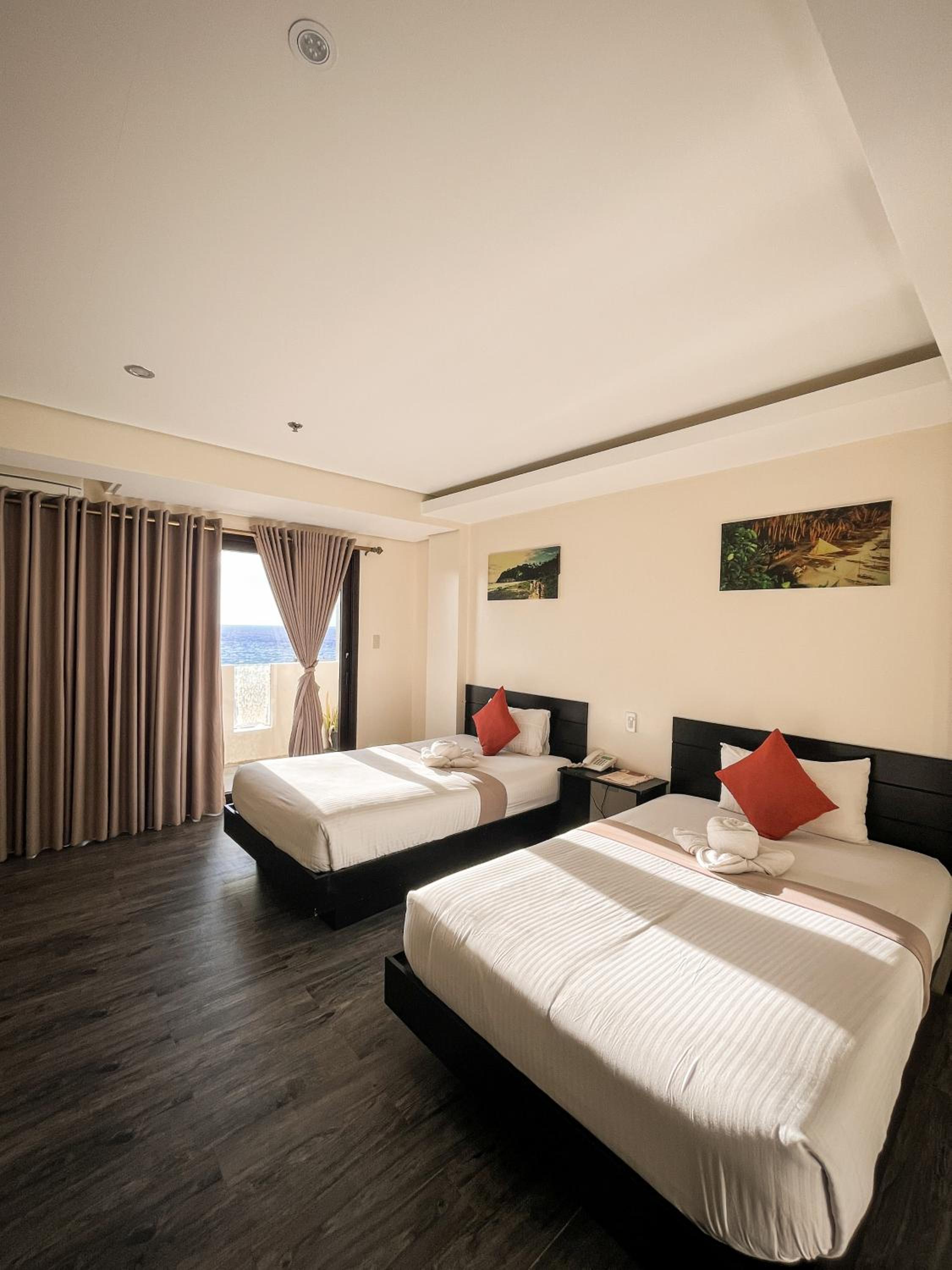 Deluxe Twin Room with Sea View photo 1