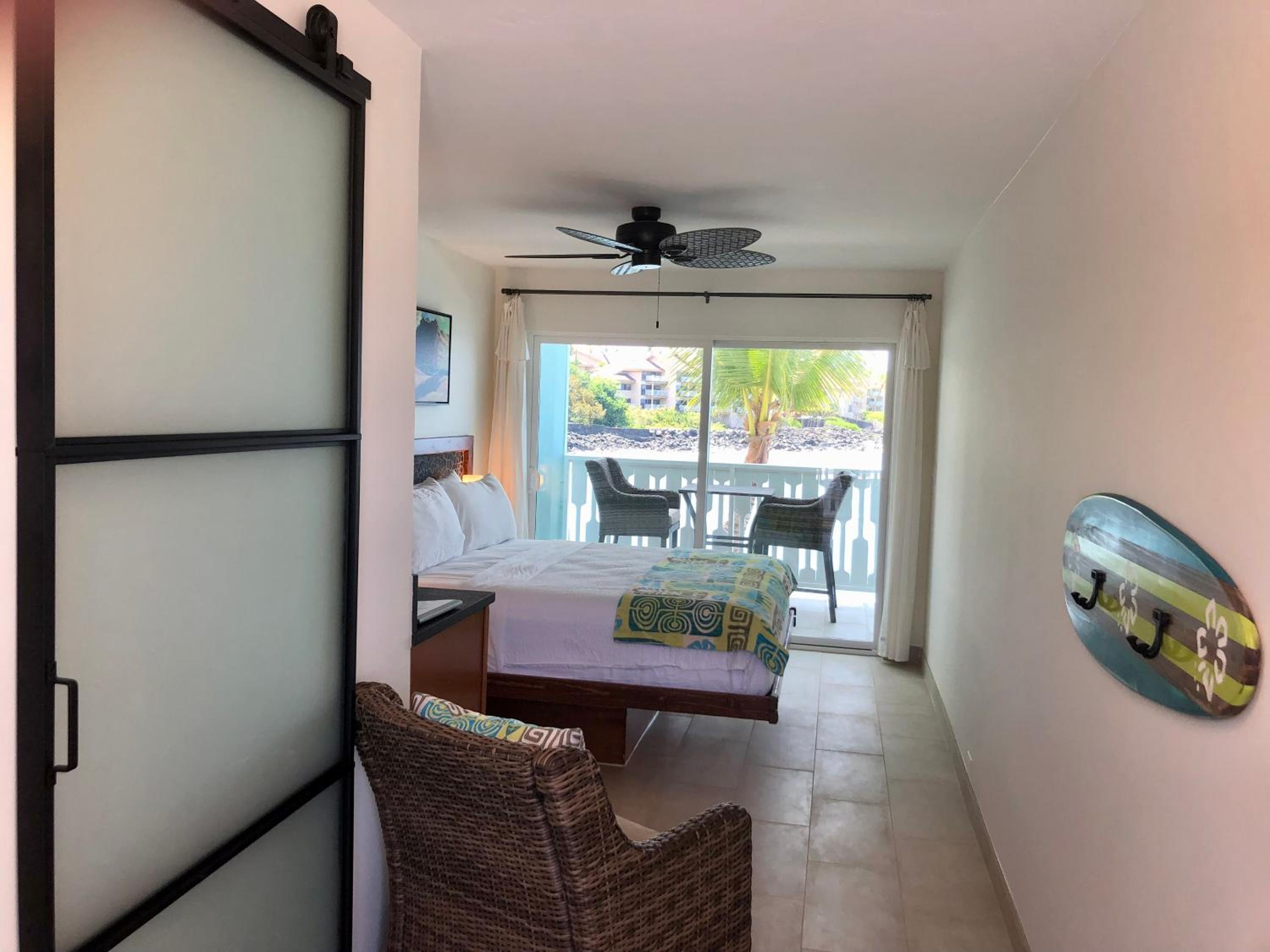 2nd Floor King Petite with Oceanfront Lanai