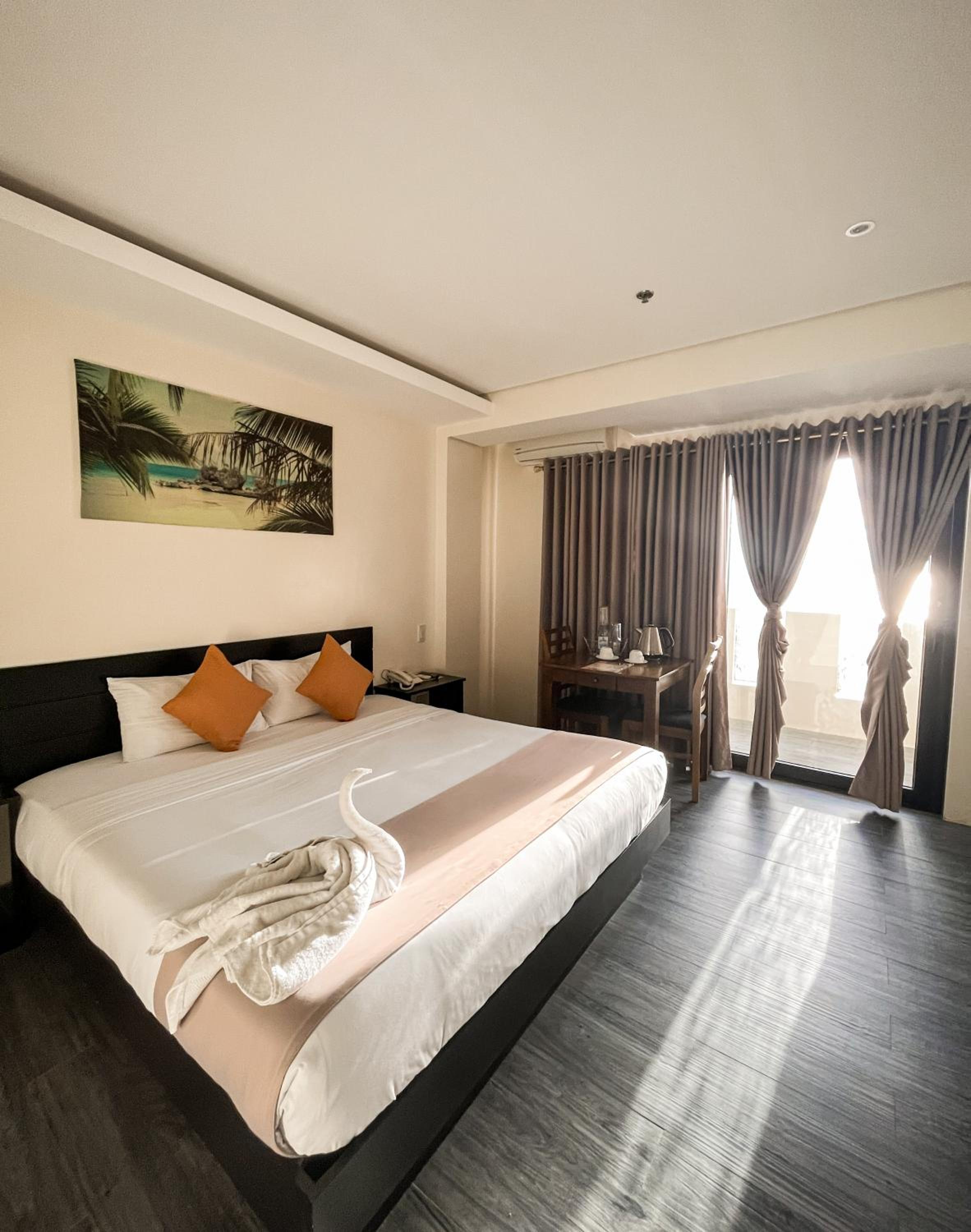 Deluxe King Room photo 1
