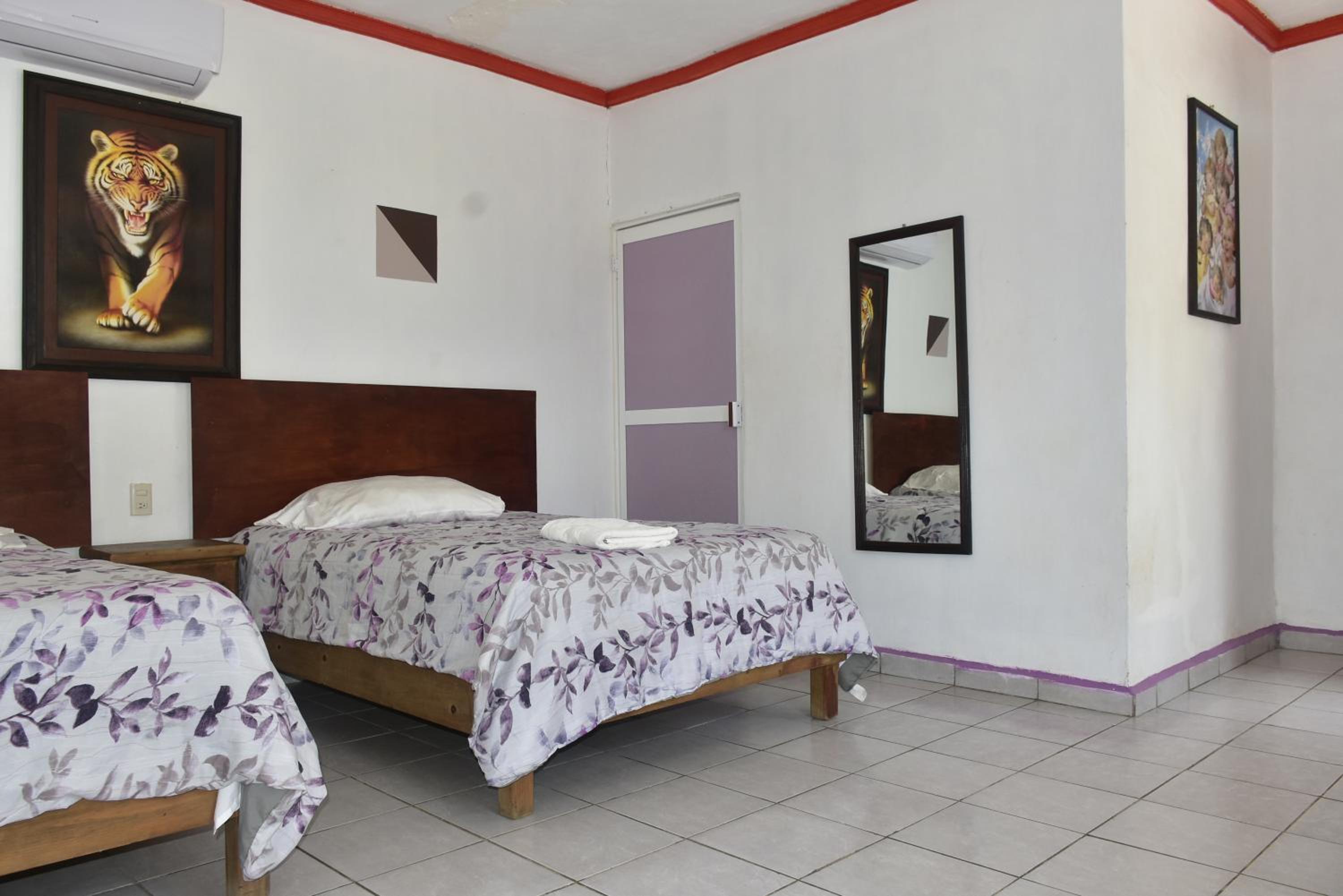 Standard Twin Room - Photo 4